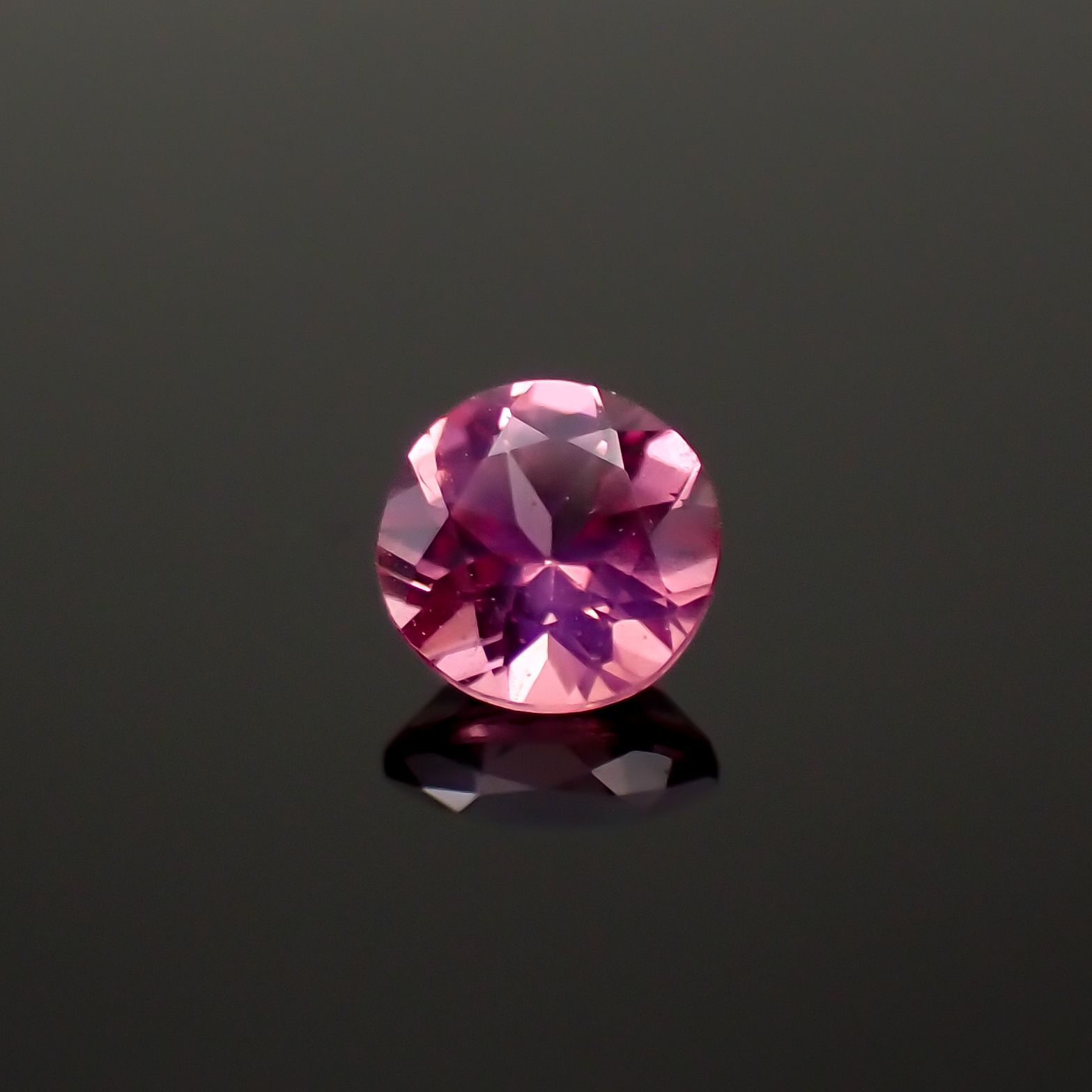 ピンクスピネル(宝石名ピンク・スピネル)タンザニア産 0.26ct 識別済[230321140]3.9x3.9mm前後