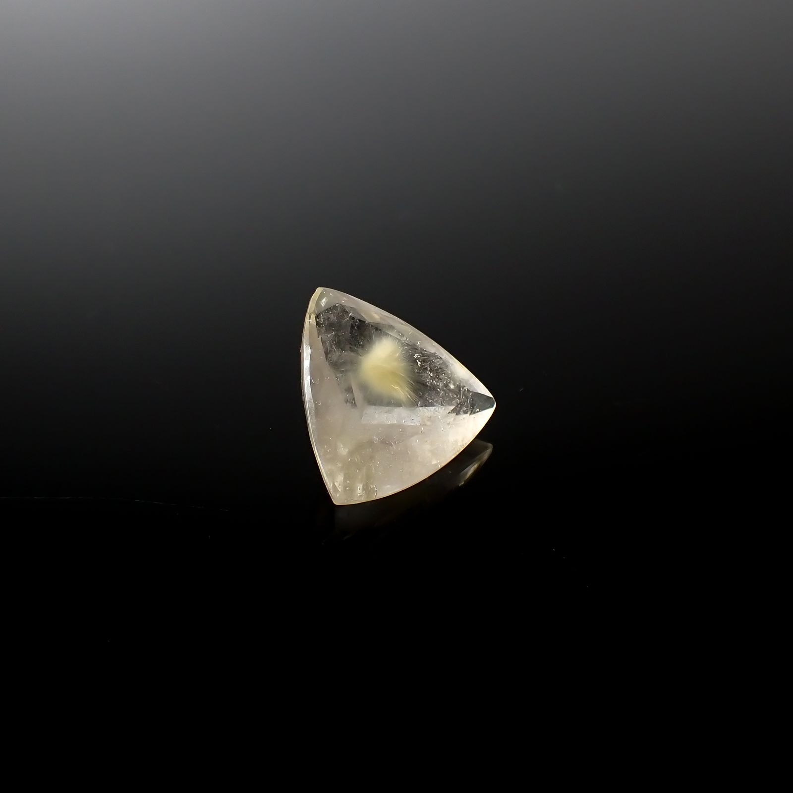 ポンポンクォーツ ブラジル産 11.98ct[240427218]16x14.9mm前後
