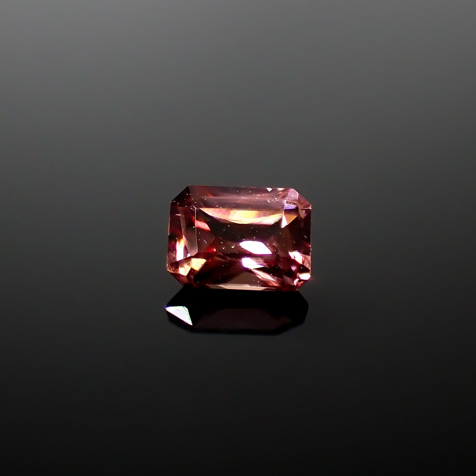 ピンクジルコン スリランカ/カンボジア産 0.46ct[240627920]4.6x3.3mm前後