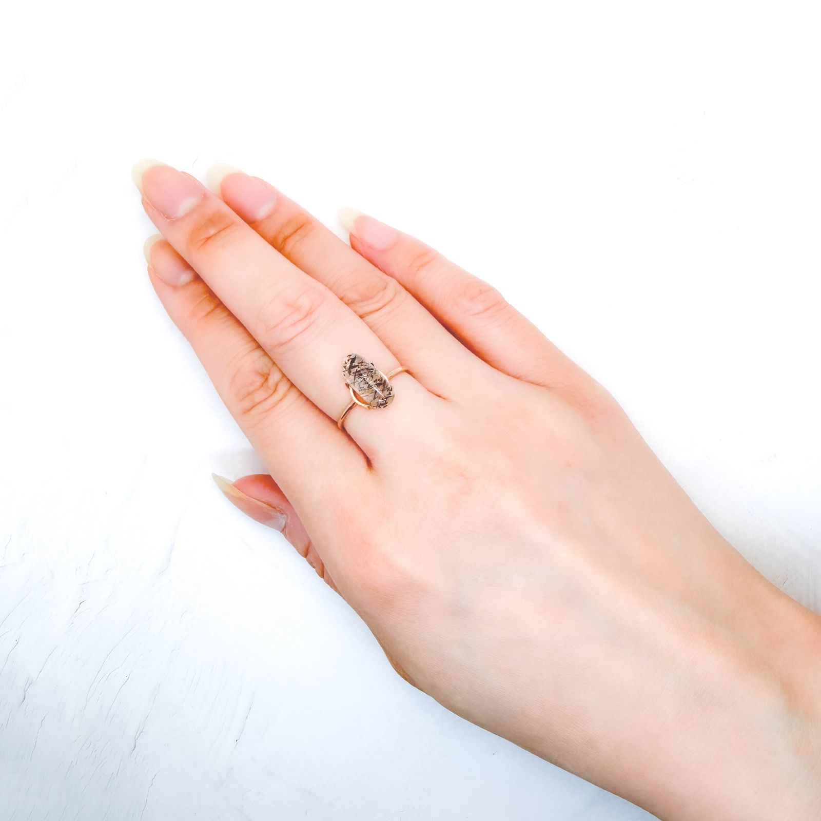 レインボーラティスサンストーン オーストラリア産 2.37ct / 12.7x6.1mm前後 [260632527]
