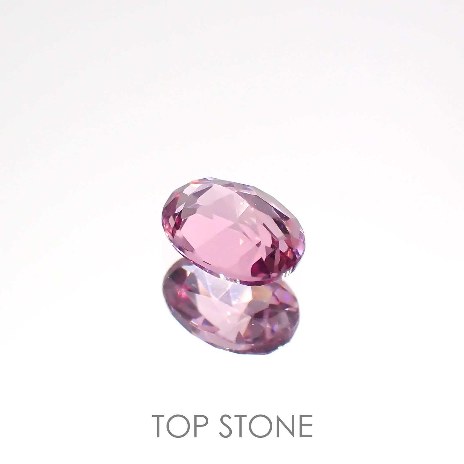 カラーシフトマラヤガーネット(宝石名ガーネット)タンザニア産 0.51ct 識別済[220115020]5.4x4mm前後