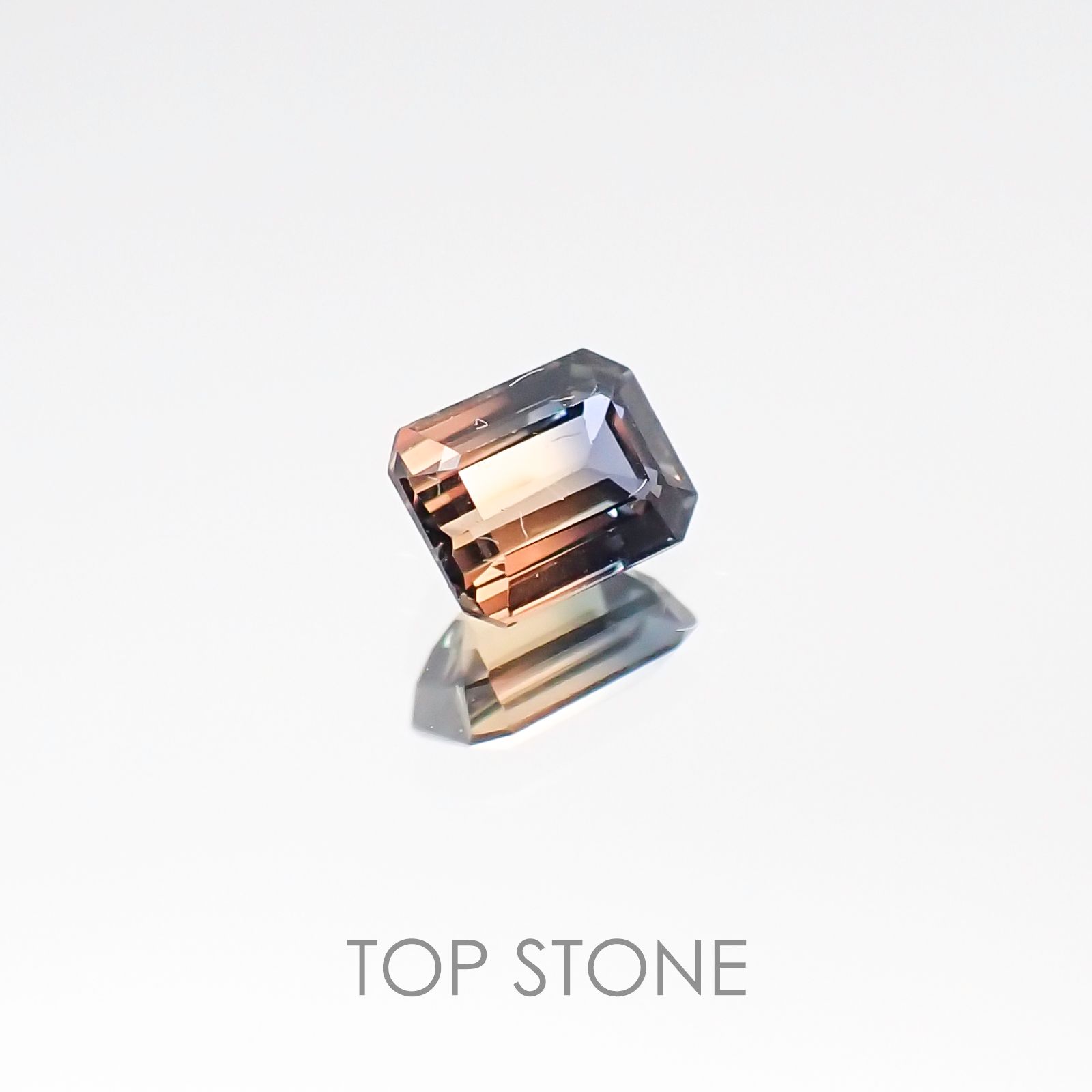 バイカラーサファイア タンザニア産 ルース 0.3ct[20106705]4.1×3.2mm前後