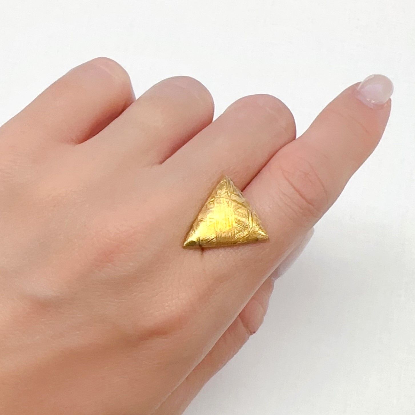 ムオニナルスタ隕石 発見地:スウェーデン 16.36ct[240125828]17.9x17.1mm前後