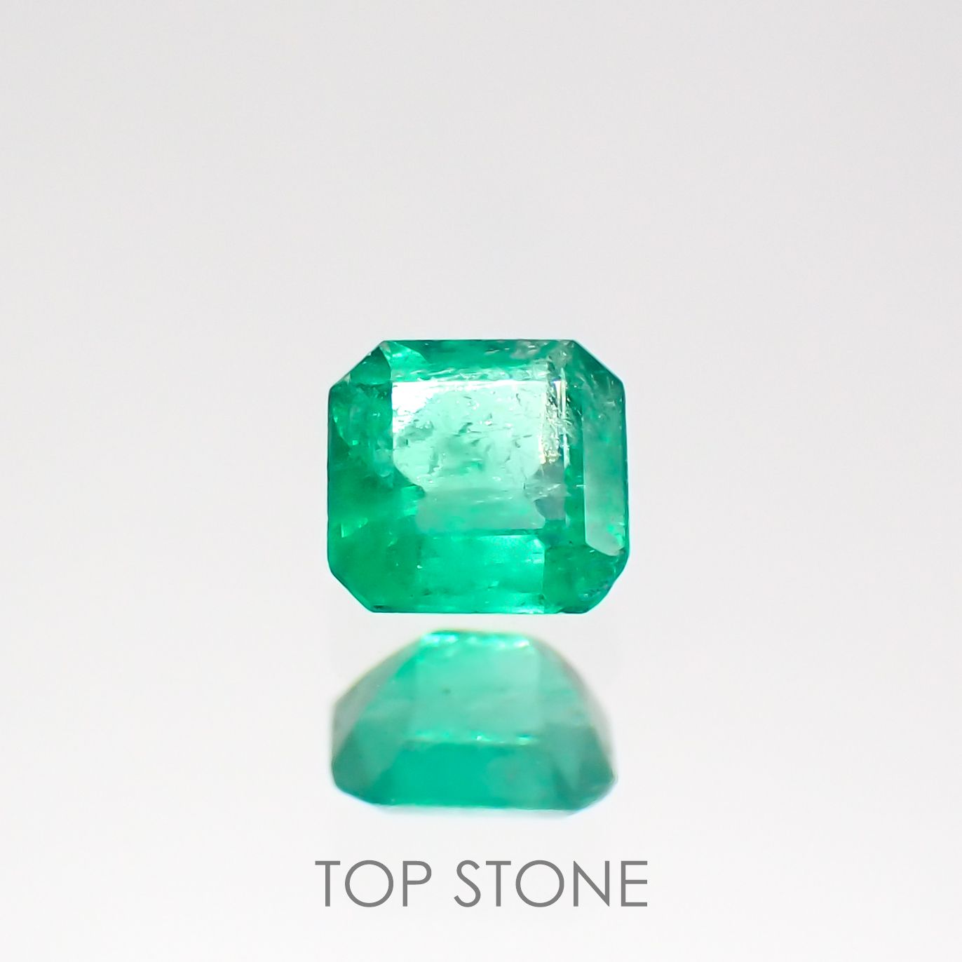 エメラルド(宝石名エメラルド) コロンビア産 0.13ct 識別済[201912834]3.1×3mm前後