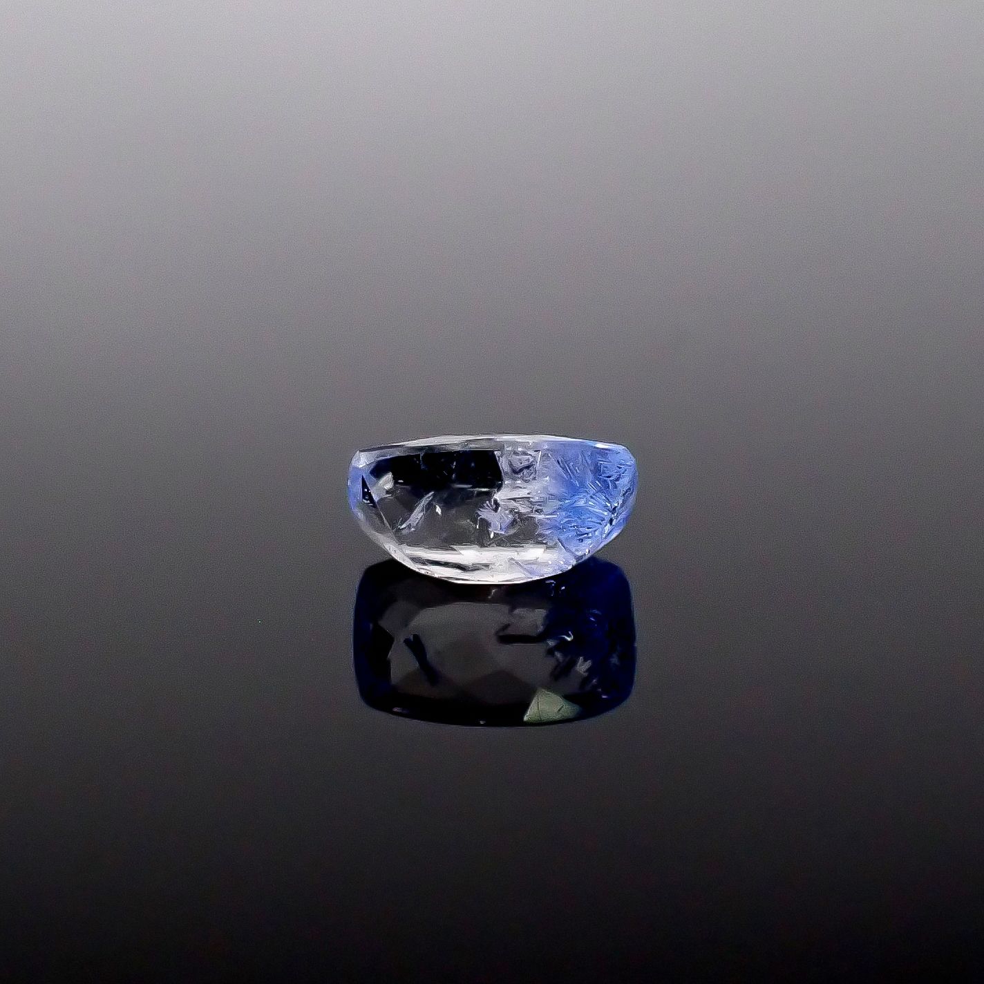 デュモルチェライトインクォーツ ブラジル産 0.81ct / 7.3x4.9mm前後 [260331843]