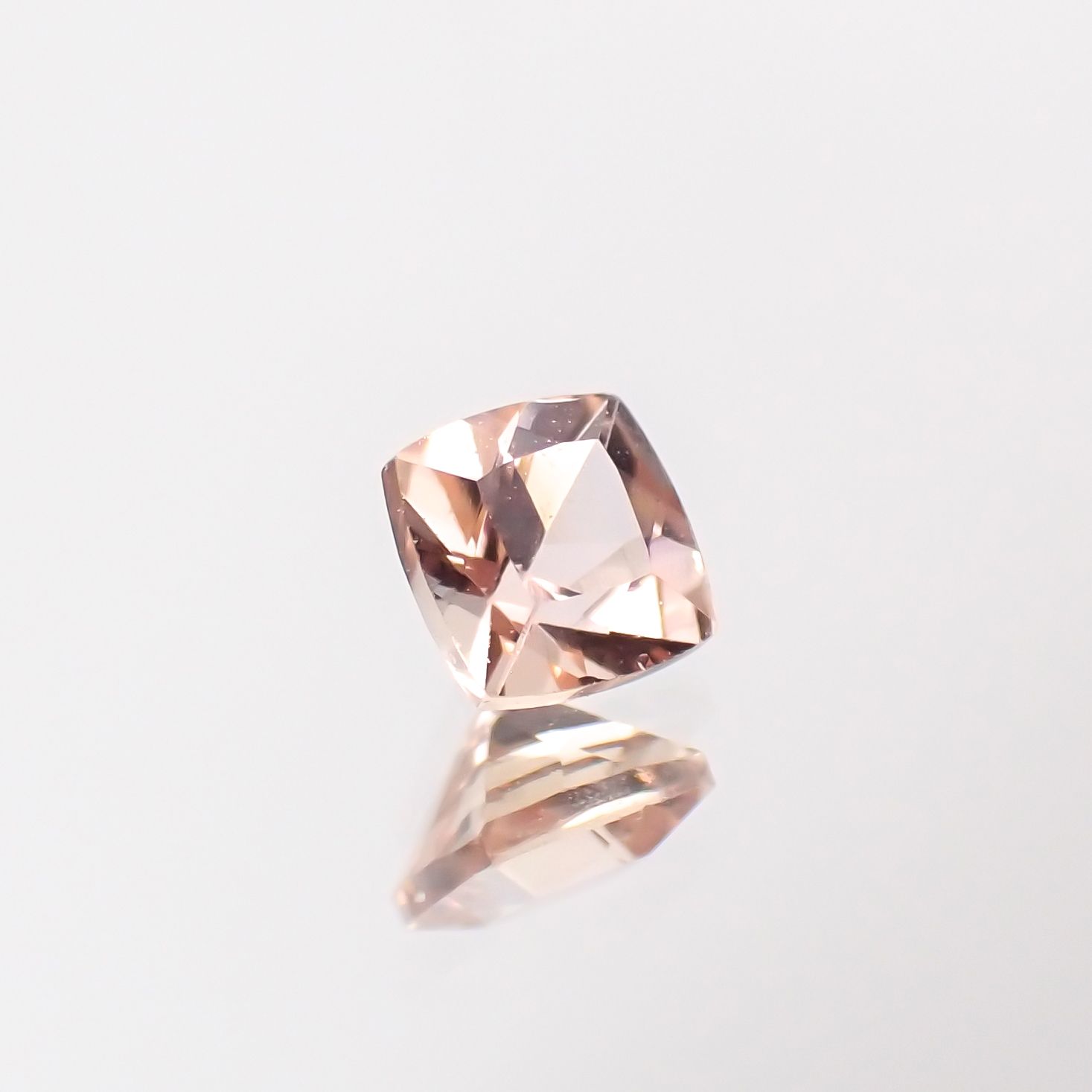 インペリアルトパーズ ブラジル産 0.18ct[230923552]3x3mm前後
