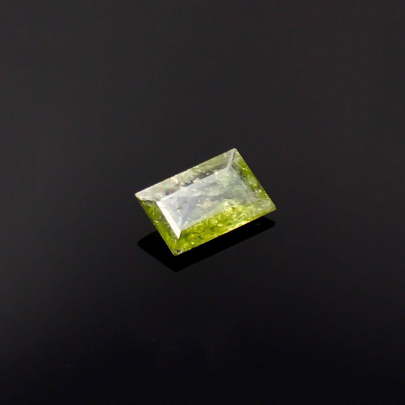 イリデッセンスクロムトルマリン(宝石名トルマリン)ケニア産 識別済 0.60ct / 7.2x4.6mm前後 [221119093]