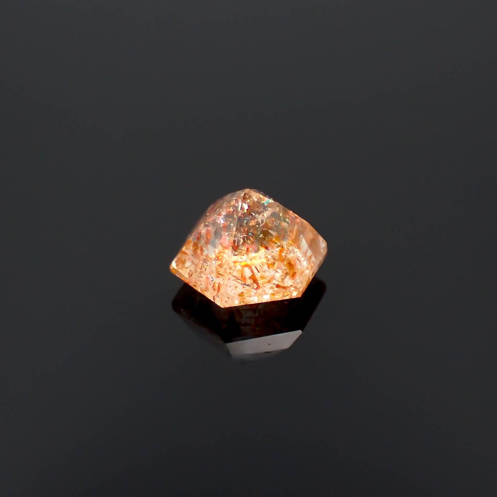 ◇ヘキサゴンカット◇イリュージョンサンストーンイリュージョンサンストーン タンザニア産 0.62ct[230320959]5.2x5.1mm前後