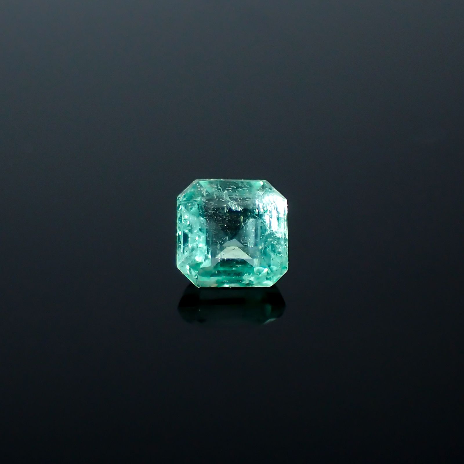 パステルカラーエメラルド コロンビア産 0.21ct[240225950]3.4x3.3mm前後