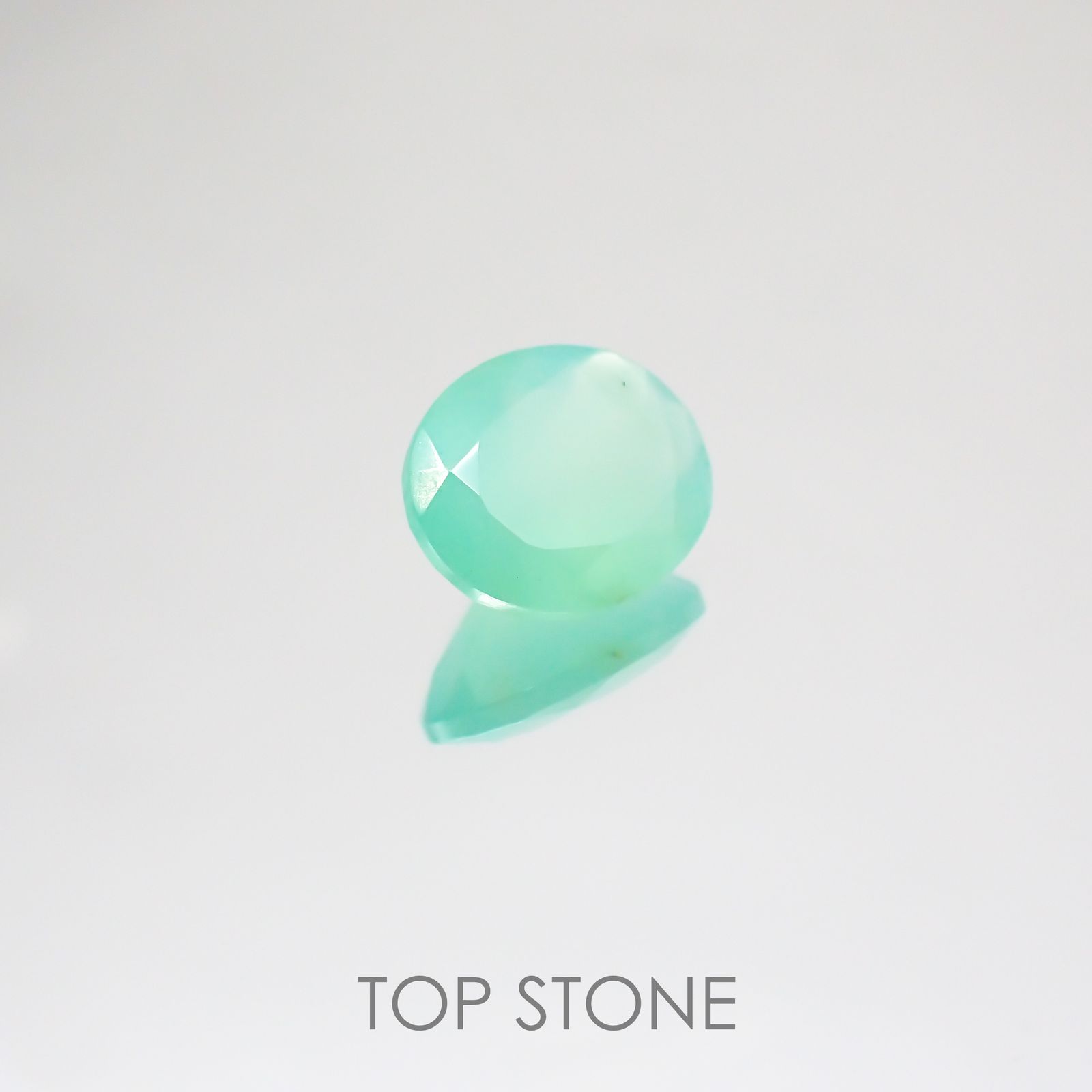 グリーンオパール(宝石名コモンオパール) 南アフリカ産 2.29ct 識別済[210510754]10.1×8.2mm前後