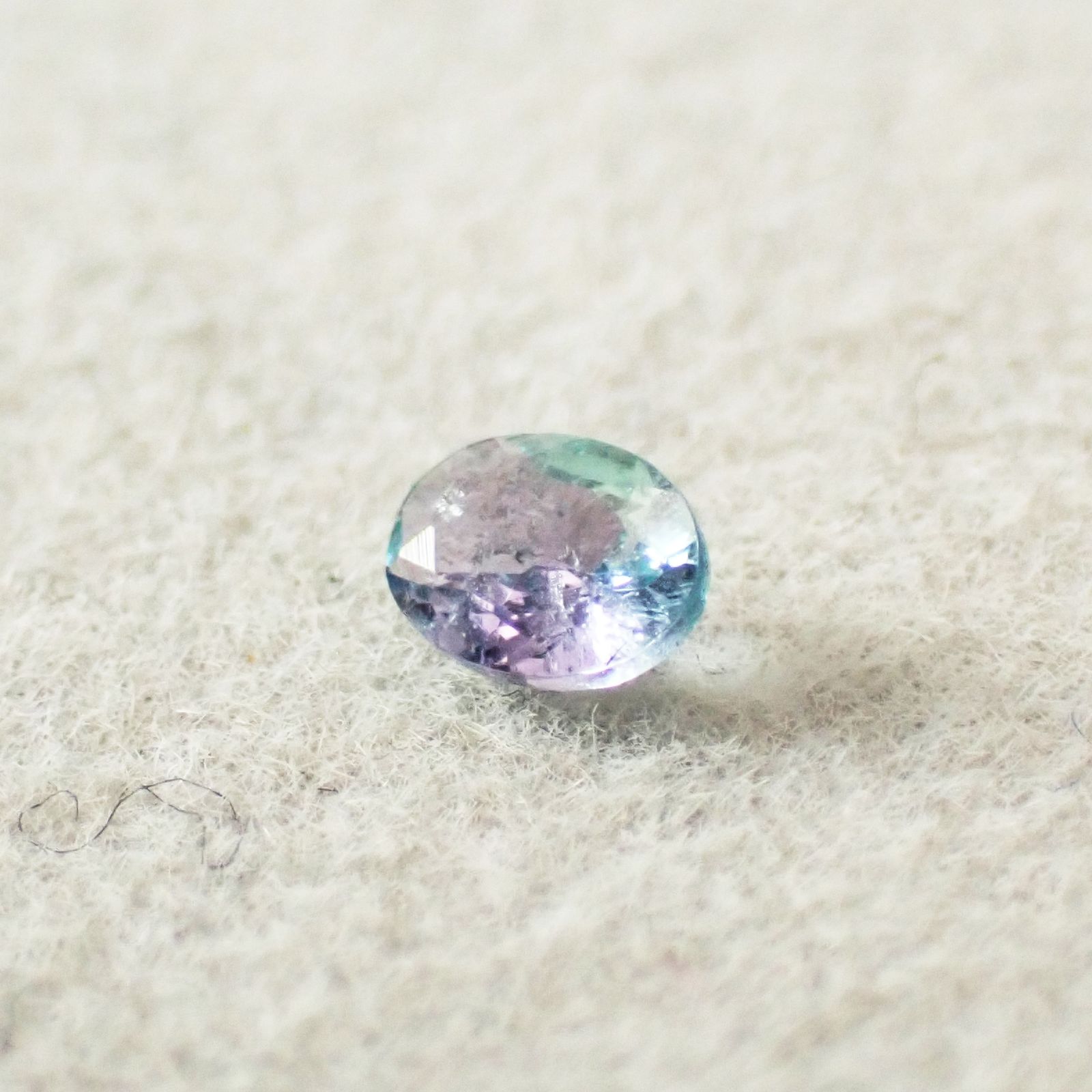 ブルーグリーンコーネルピン(宝石名コーネルピン)タンザニア産 識別済 0.12ct / 3.3x2.5mm前後 [251019245]