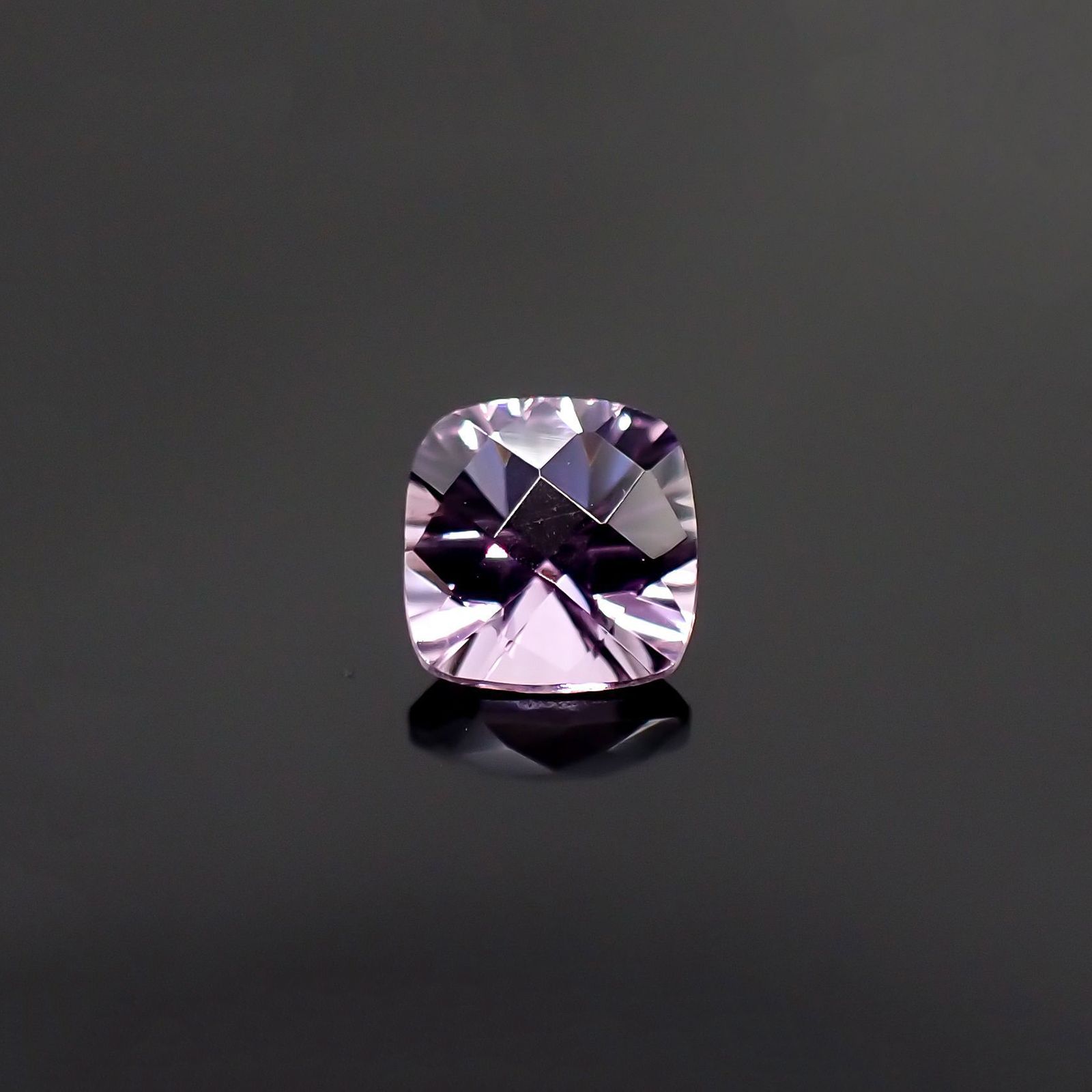 ◇チェッカーコンケーブカット◇アメジスト(宝石名アメシスト) ブラジル産 1.35ct 識別済[210913036]7.2×7.1mm前後