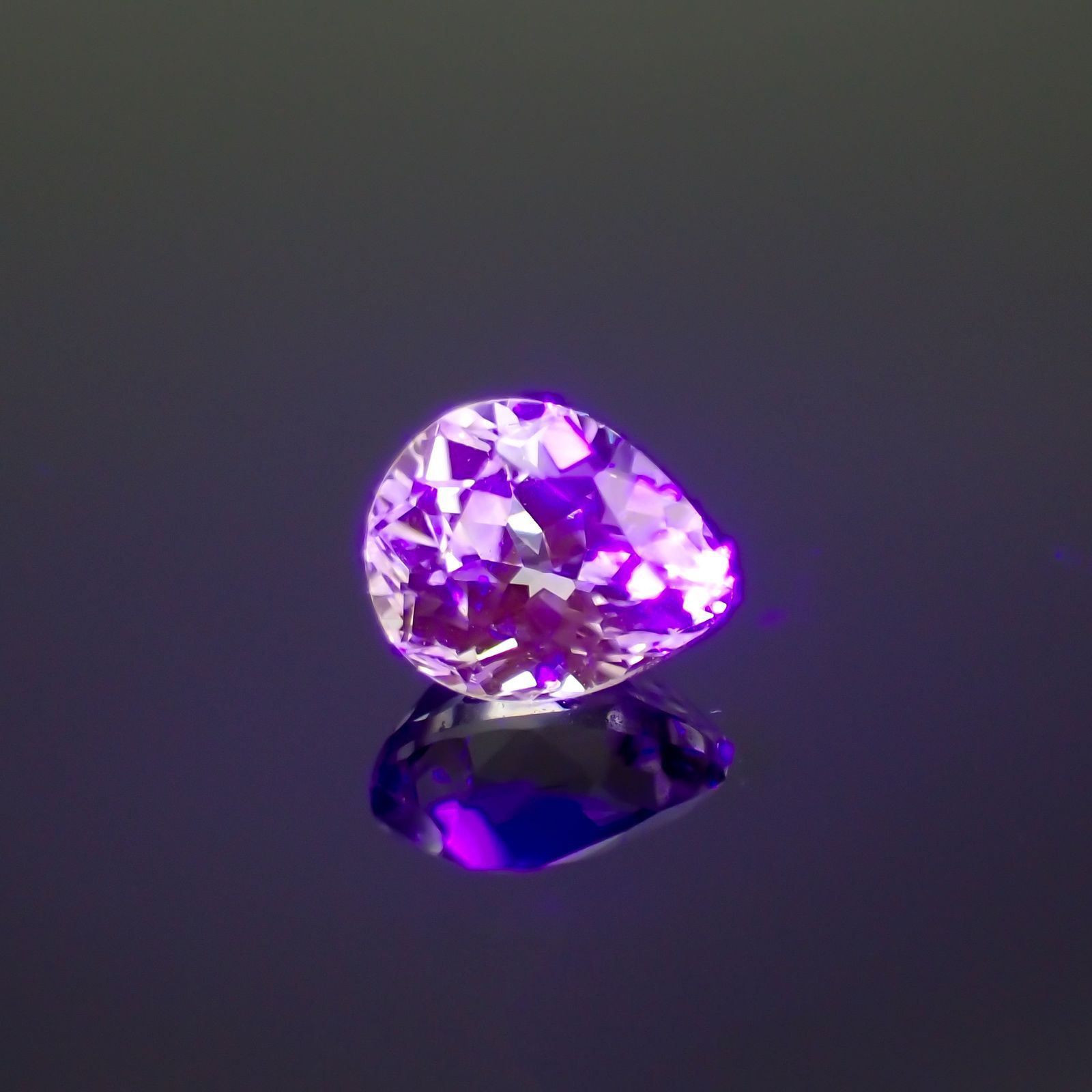 リューコガーネット(宝石名ホワイト グロッシュラー・ガーネット)ビルマ産 0.39ct 識別済[220616320]4.8x3.8mm前後