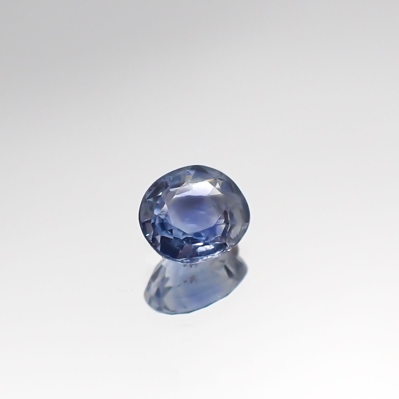 アイスブルーサファイア(宝石名ブルー・サファイア) スリランカ/マダガスカル産 0.33ct 識別済[210711177]4.3×3.7mm前後
