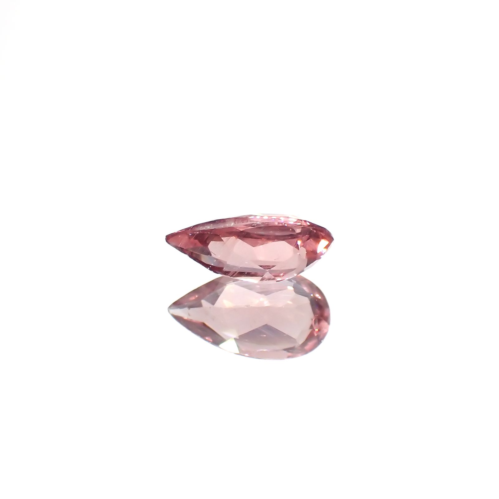 ピンクアパタイト(宝石名ピンク・アパタイト)ブラジル産 1.01ct 識別済[251224687]9x4.9mm前後