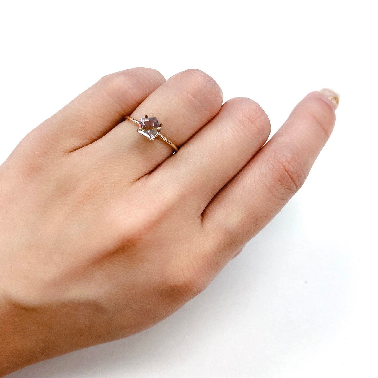 ◇ペンタゴンカット◇アメトリンSA(宝石名バイカラー・クォーツ/別名アメトリン) ボリビア産 0.72ct 識別済[210611044]6.1×6.3mm前後