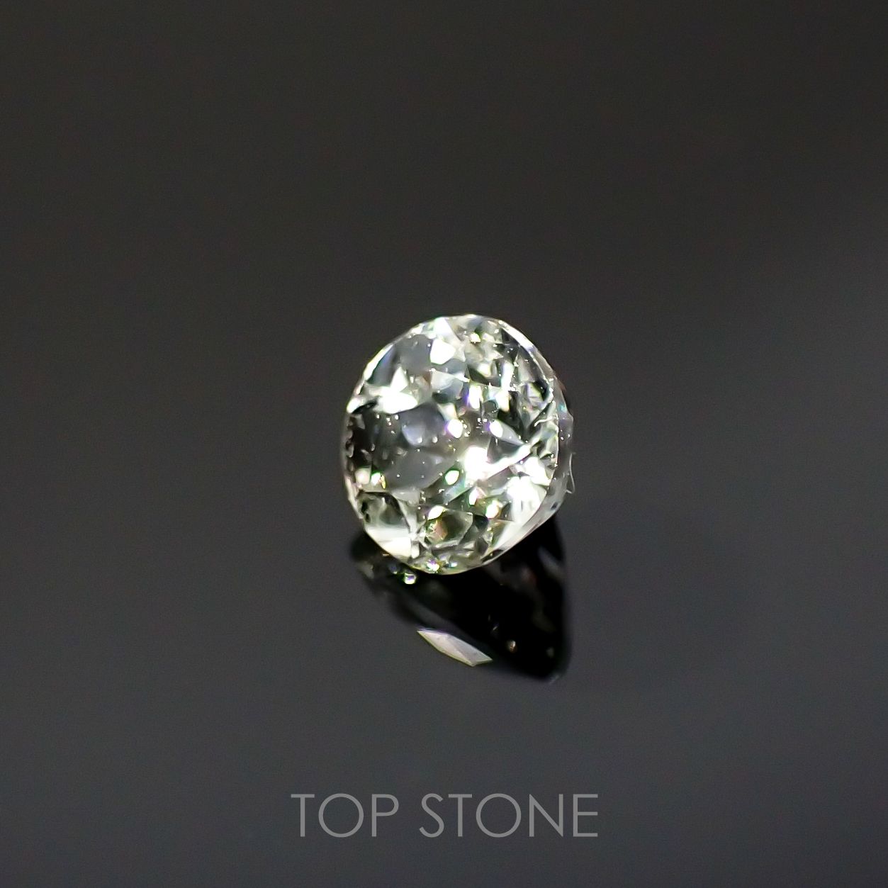 リューコガーネット(宝石名ホワイト グロッシュラー・ガーネット)ビルマ産 0.16ct 識別済[220115443]3x3mm前後