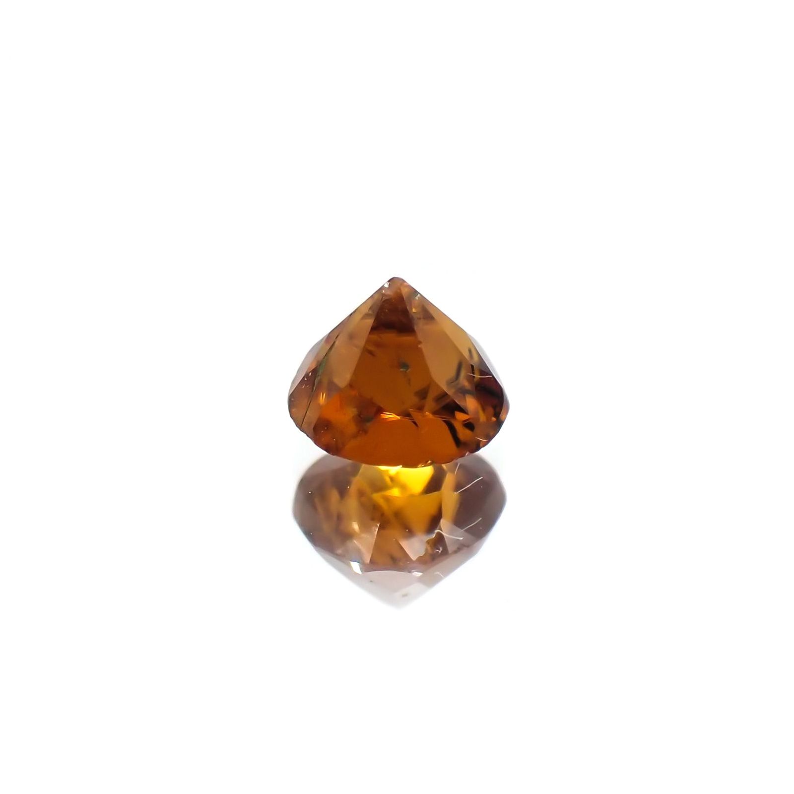 バストネサイト(宝石名バストネサイト)パキスタン産 ソ付(彩珠) 0.678ct / 4.5×4.5mm前後 [20128959]