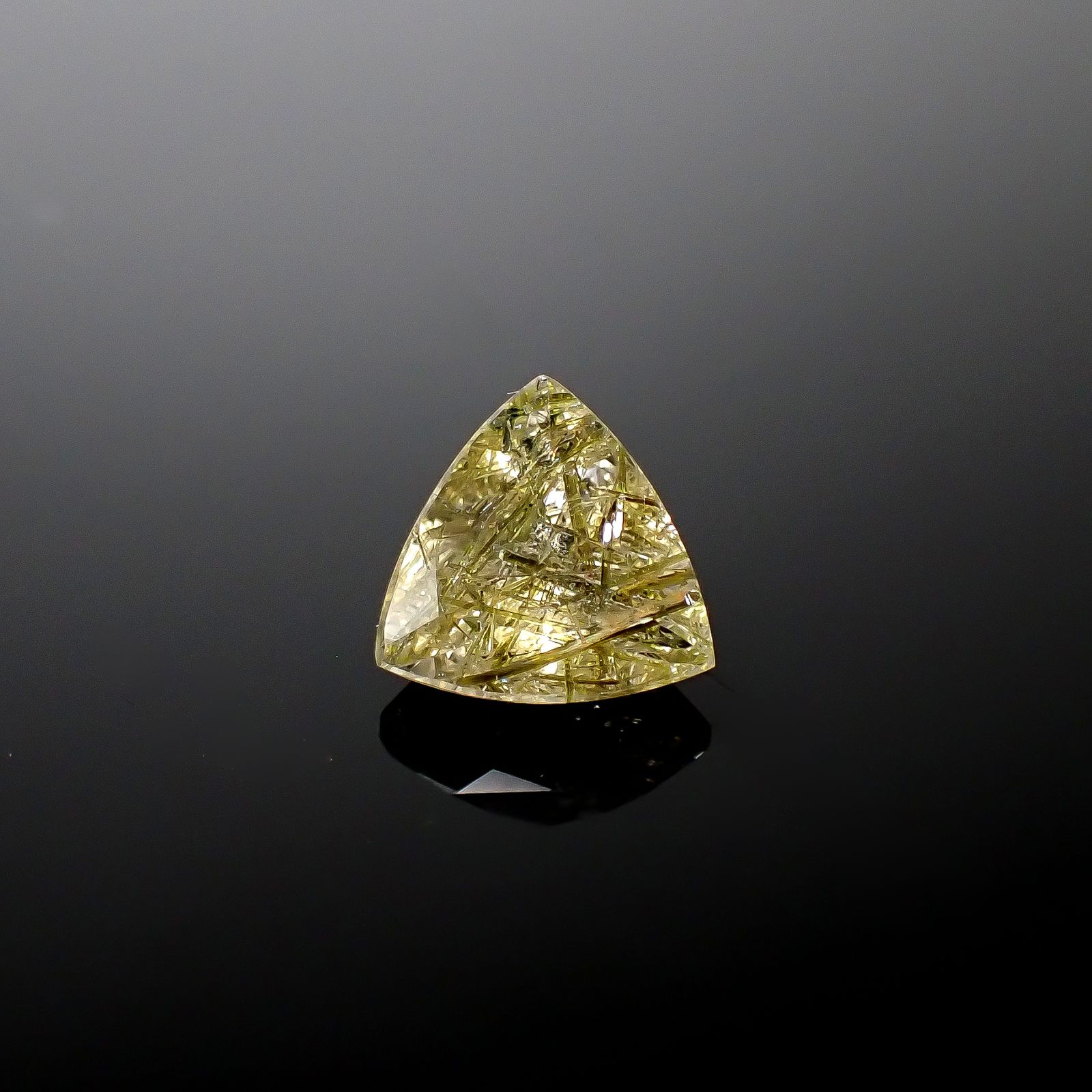 エピドートインクォーツ ブラジル産 3.18ct [240427296]10.2x10.1mm前後