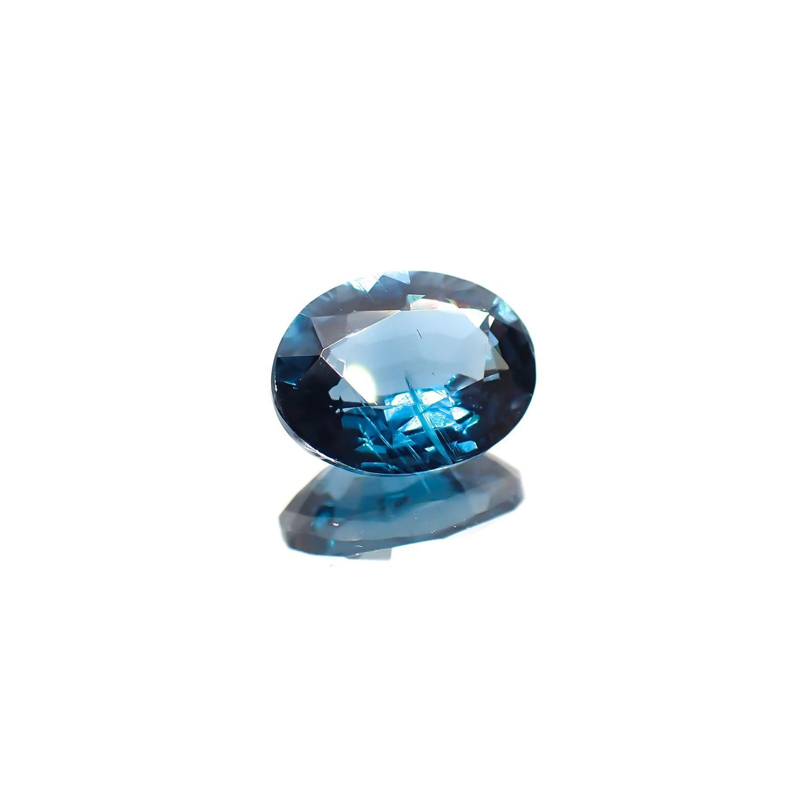 オーシャンブルーカイヤナイト(宝石名カイヤナイト) ネパール産 2.10ct 識別済[210410523]8.8×6.9mm前後
