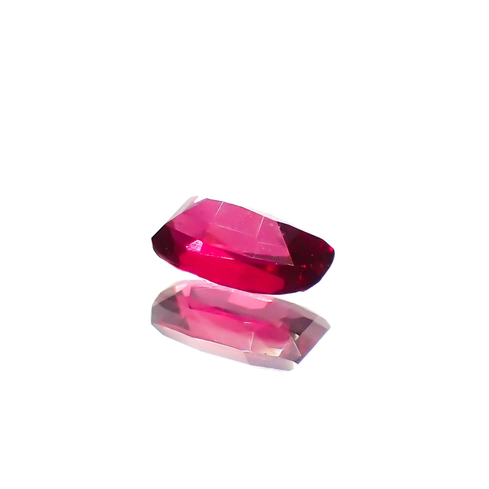 ルビー 非加熱 マダガスカル産 0.33ct[230622340]5.1x3.1mm前後