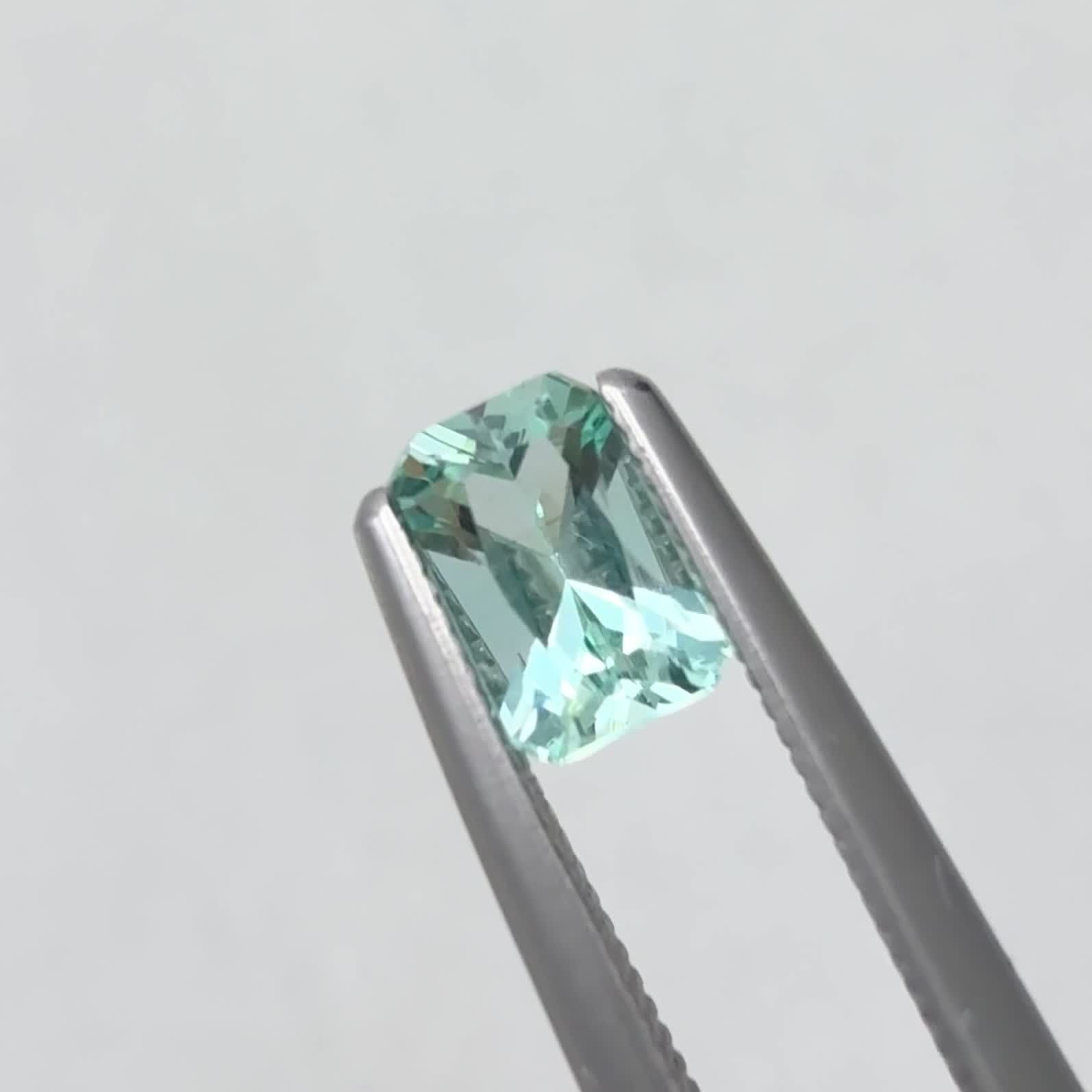 ミントベリル　ナイジェリア産 ミントベリル ナイジェリア産 0.36ct [250430199]5.5x3.9mm前後