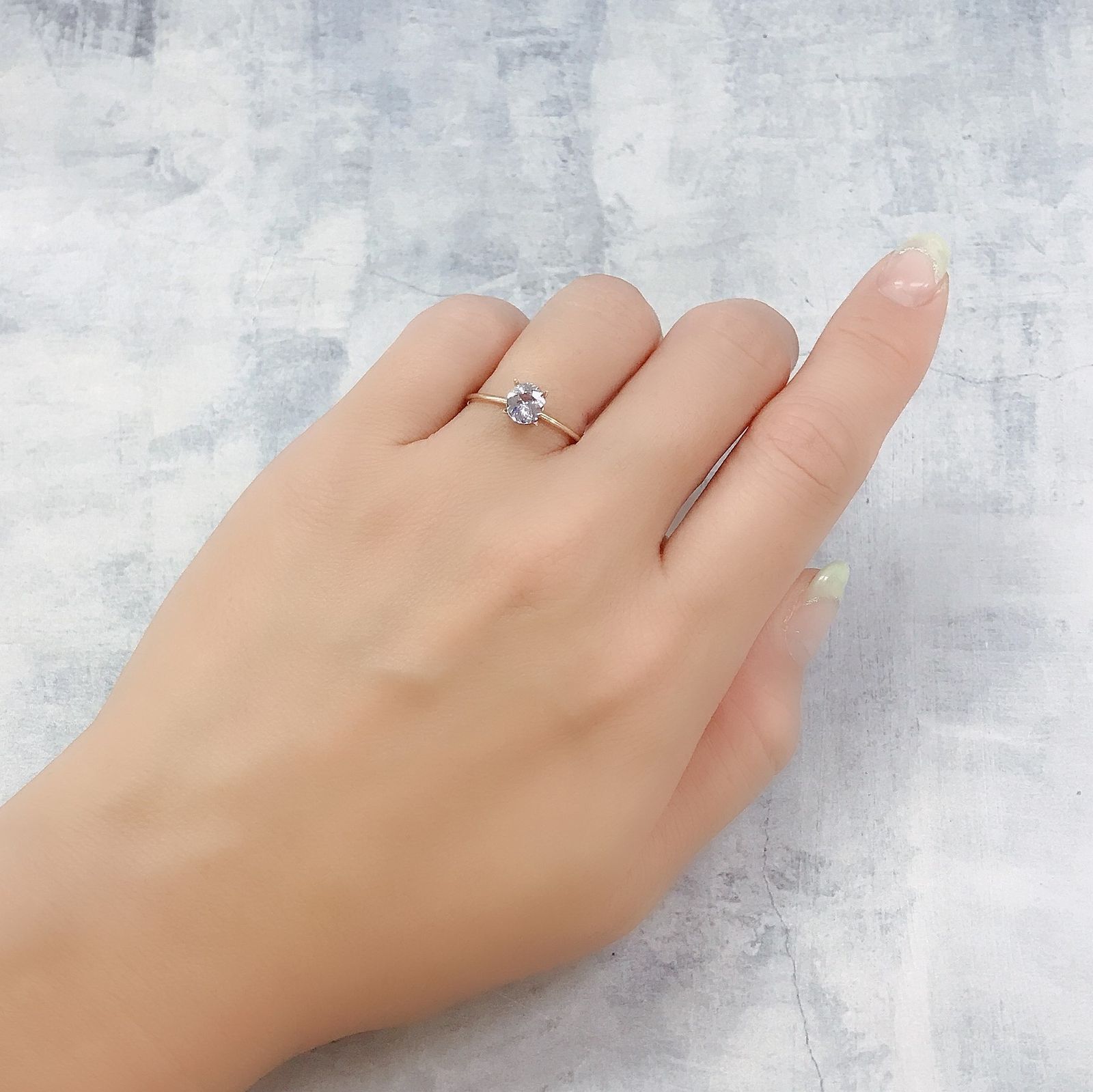 アイスラベンダーサファイア(宝石名サファイア)スリランカ/マダガスカル産 0.72ct 識別済[250817480]6x5.3mm前後