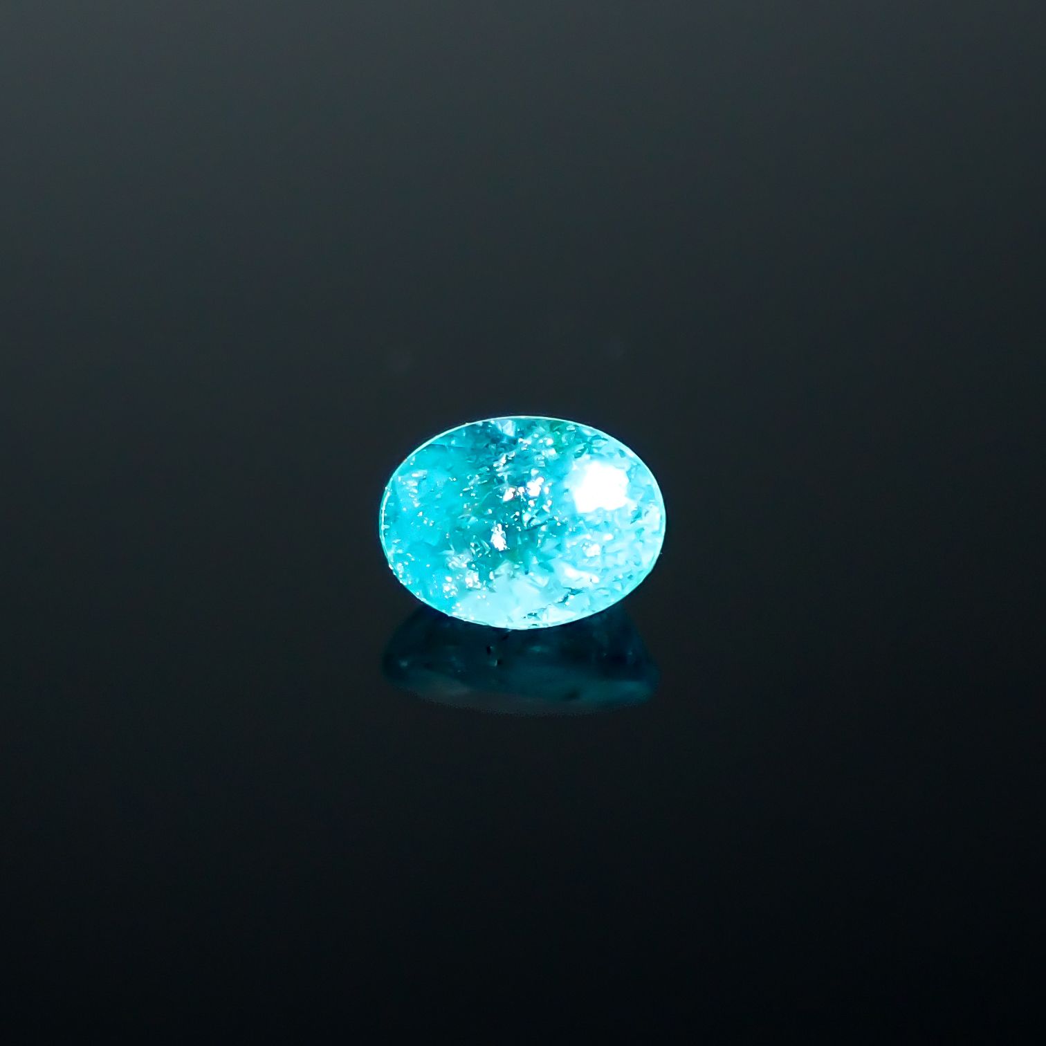 パライバトルマリン ブラジル・パライバ州バターリャ鉱山産 0.078ct[240125589]3x2.2mm前後
