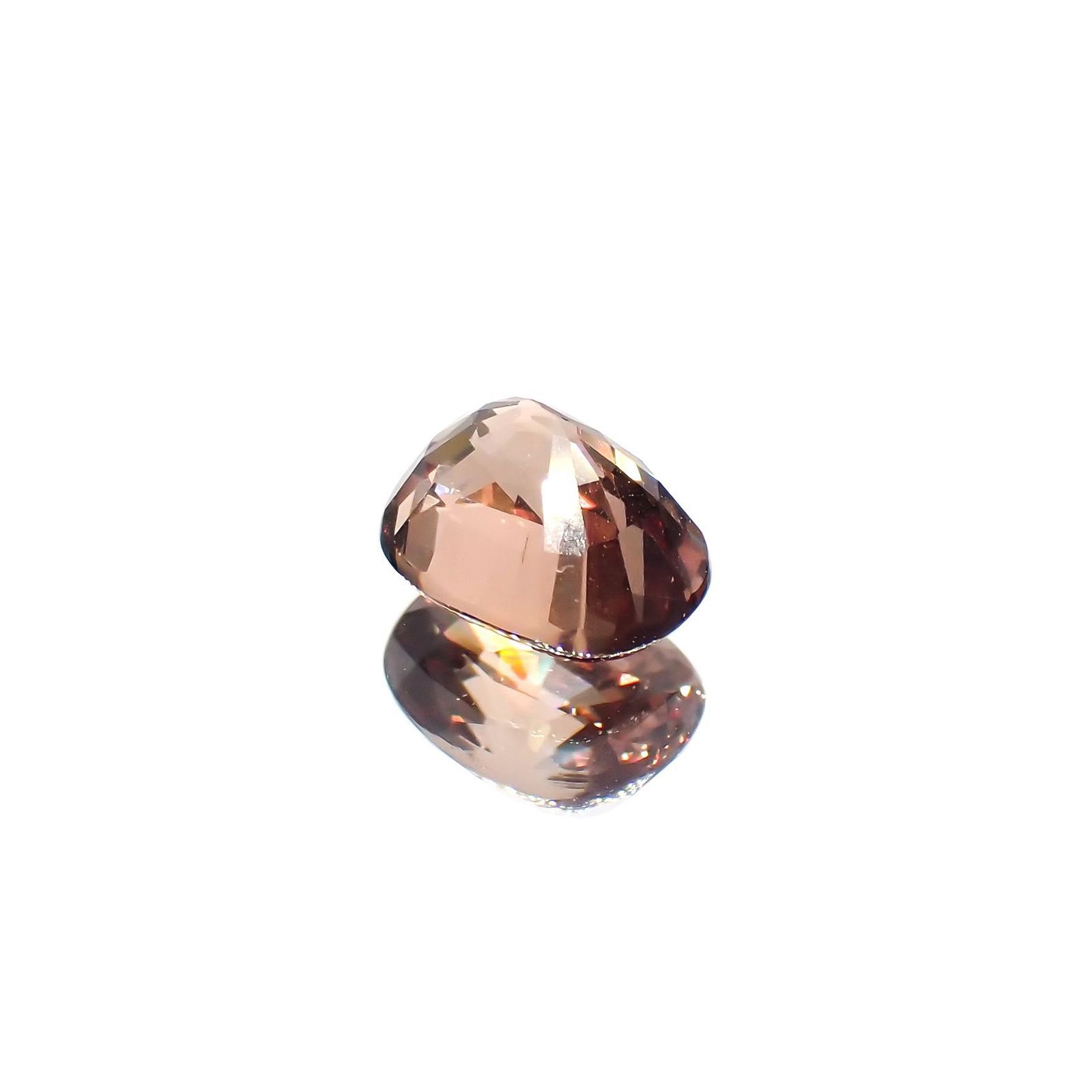 カラーシフトマラヤガーネット(宝石名ガーネット)タンザニア産 識別済 1.34ct / 6.8x5.3mm前後 [260415011]