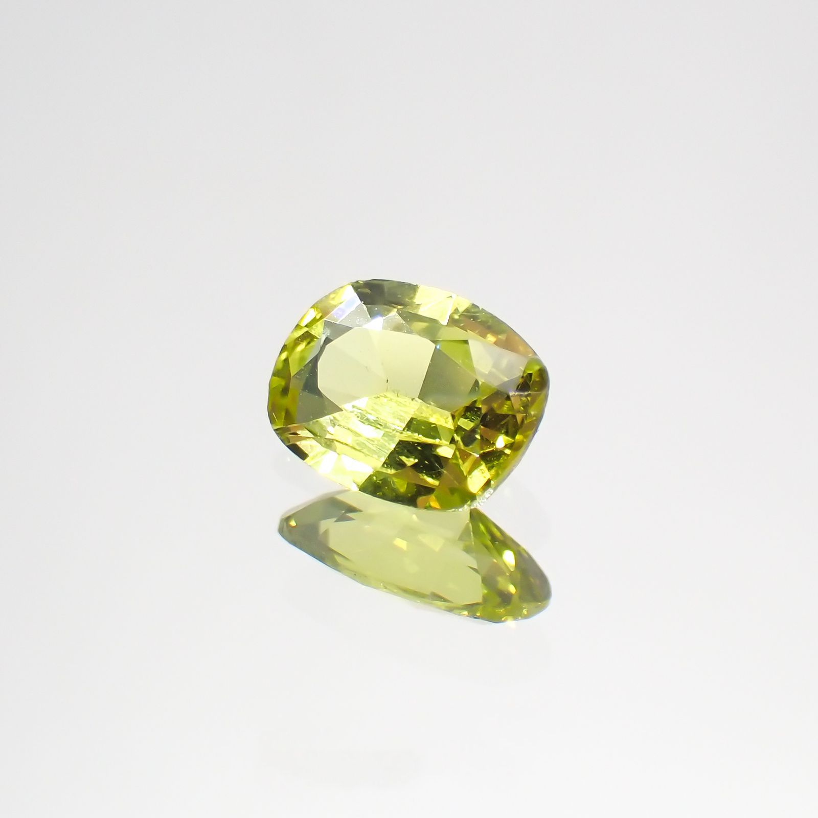 クリソベリル(宝石名クリソベリル)マダガスカル産 0.49ct 識別済[220114490]5.7x4.4mm前後