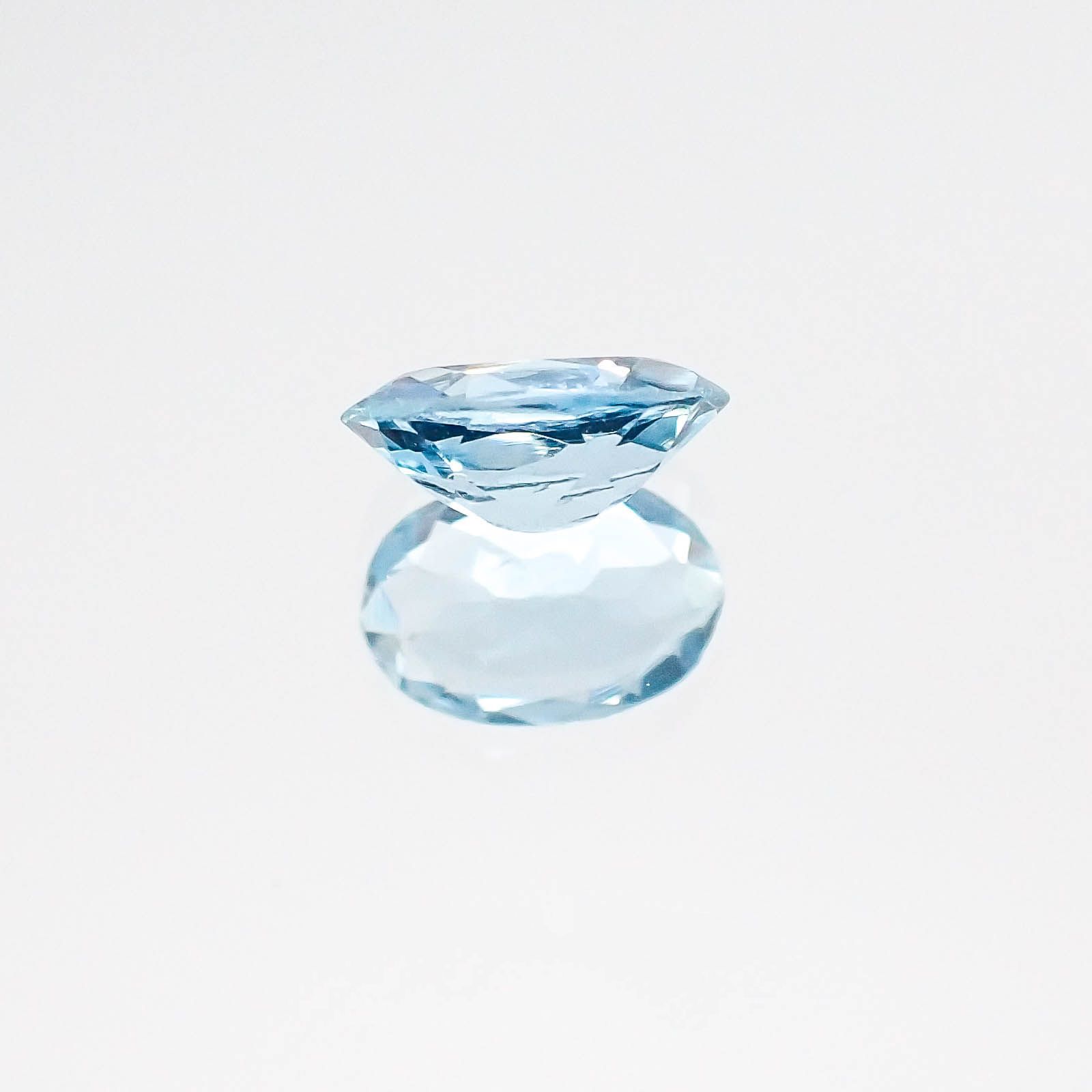 アクアマリン サンタマリアカラー(宝石名アクアマリン)モザンビーク産 0.36ct 識別済[230622260]6x4.1mm前後