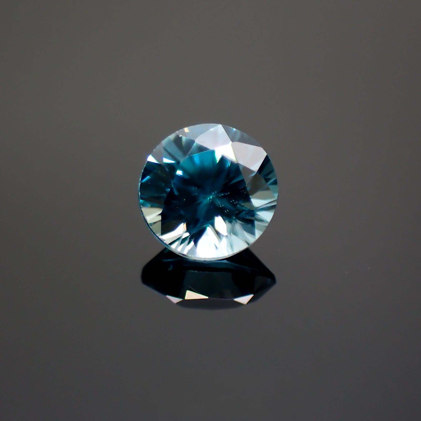 ブルージルコン(宝石名ジルコン) カンボジア産 0.72ct 識別済[211013448]4.9×4.9mm前後