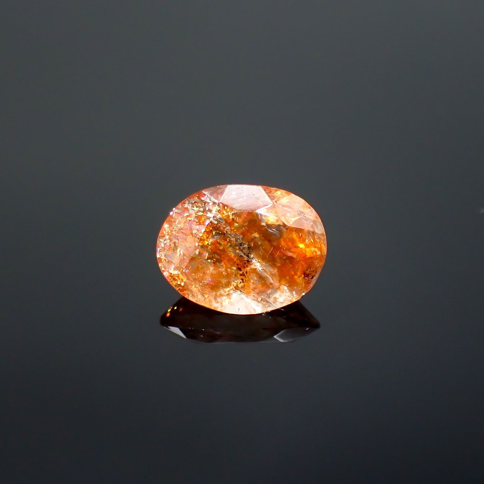 イリュージョンサンストーン(宝石名フェルドスパー) タンザニア産 1.03ct 識別済[250812299]7.7×5.9mm前後
