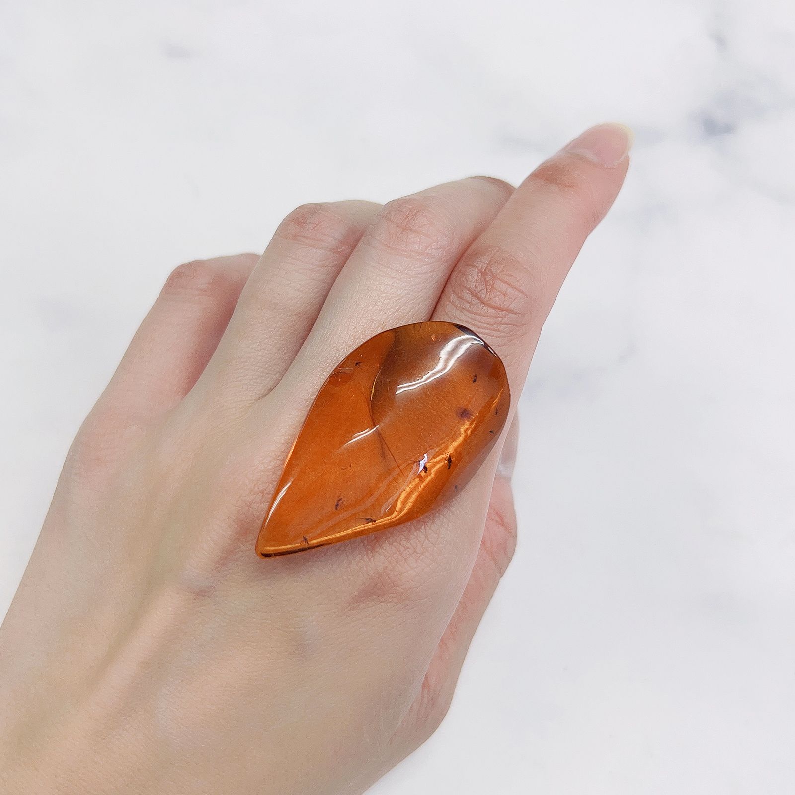 虫入り琥珀 コロンビア産 27.60ct[221018552]45.5x26.8mm前後