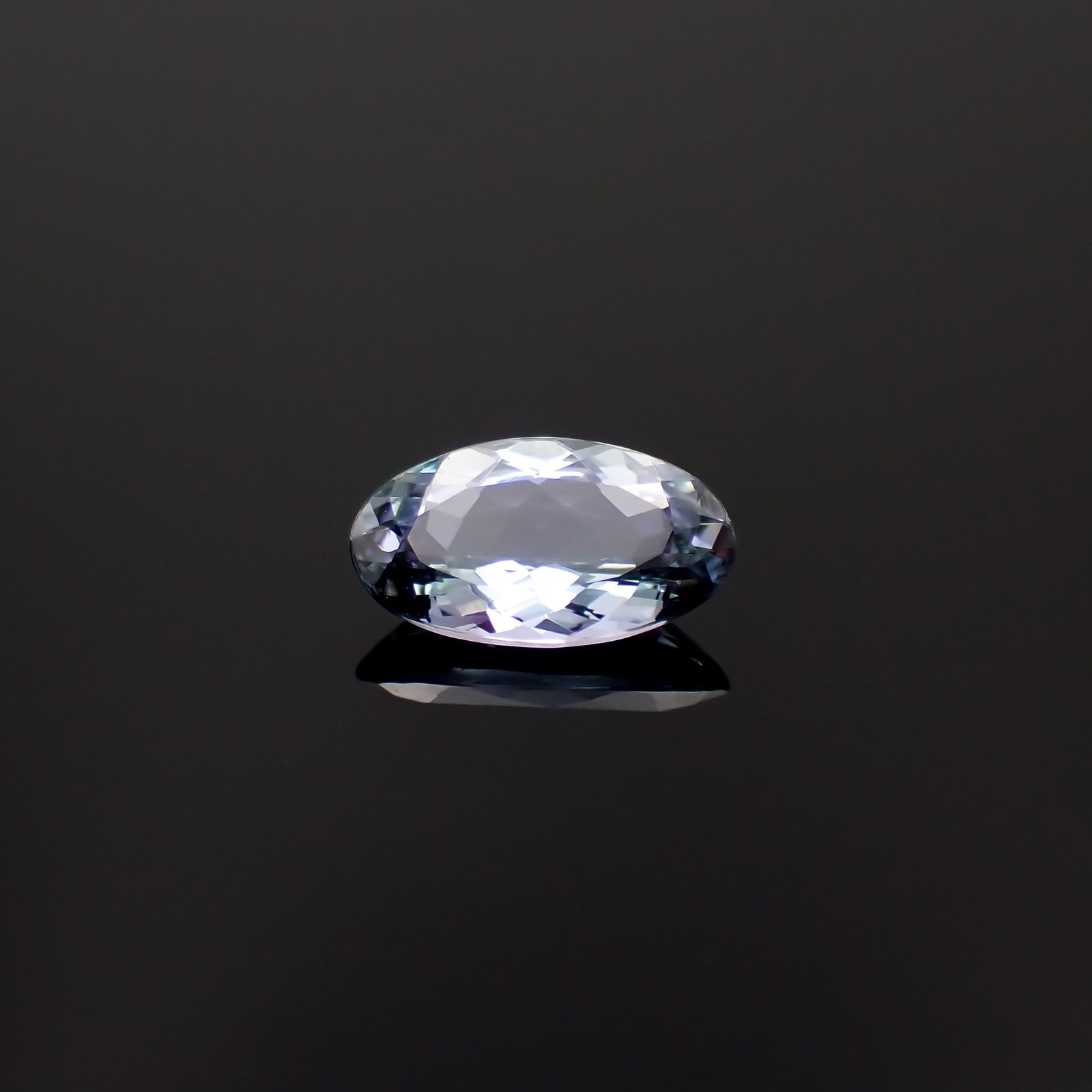 バイカラータンザナイト(宝石名タンザナイト)タンザニア産 1.35ct 識別済[231224649]9.8x5.5mm前後