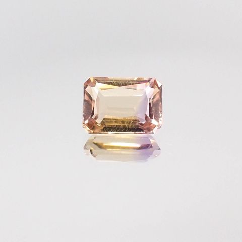 アメトリン(宝石名バイカラー・クォーツ/別名アメトリン)ボリビア産 1.26ct 識別済[231023882]7.6x5.6mm前後