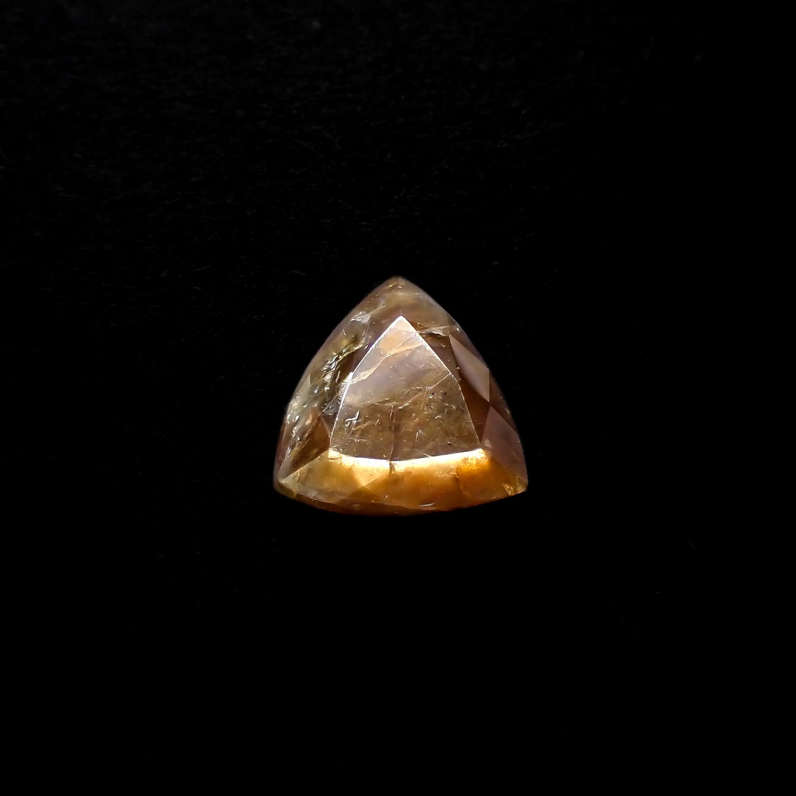 ゴールドシーンサファイア非加熱 ケニア産 1.92ct[230321328]8.5x8.5mm前後
