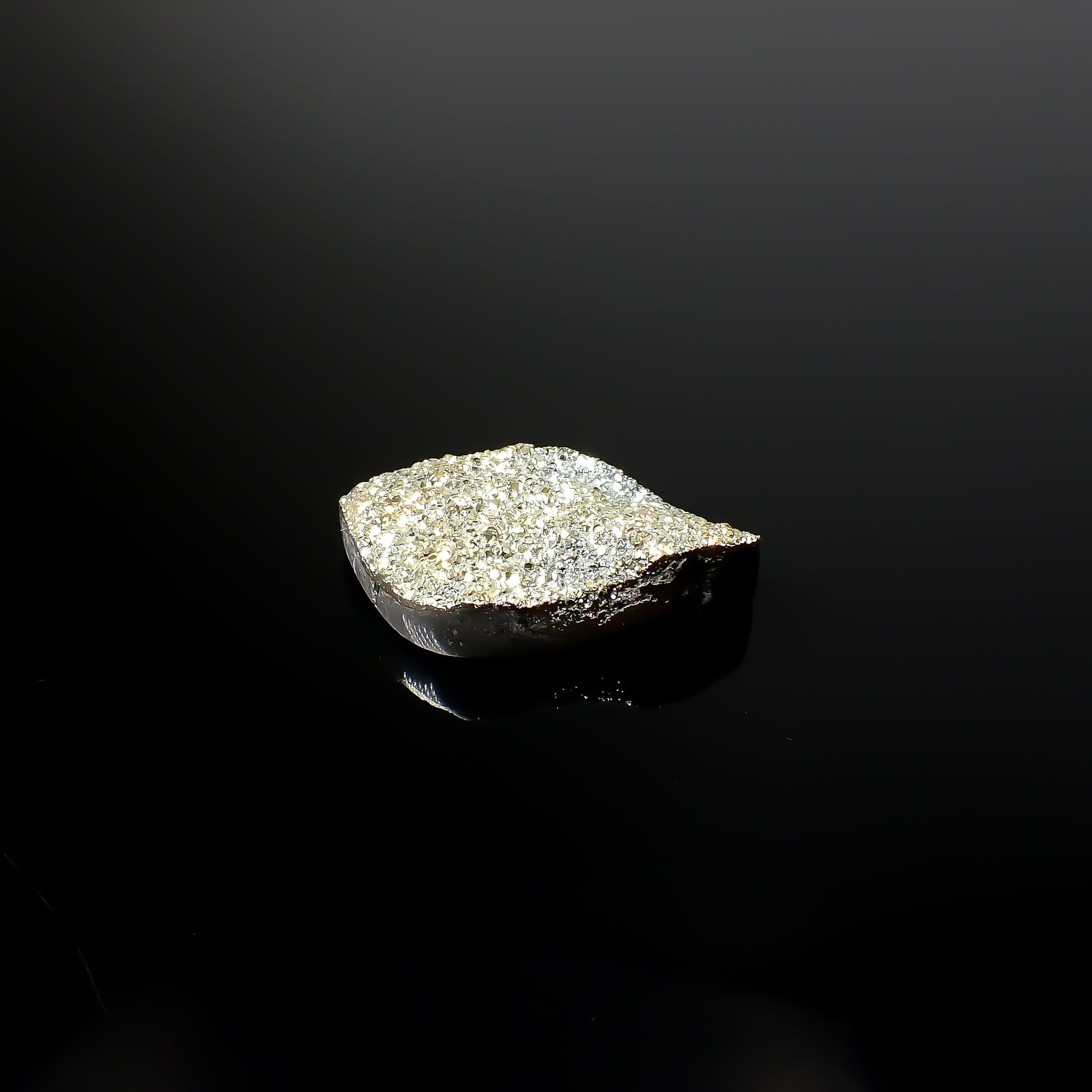 ◇フリーフォーム◇レインボーパイライト 原石 ロシア産 24.20ct[240326431]28.6x15.6mm前後