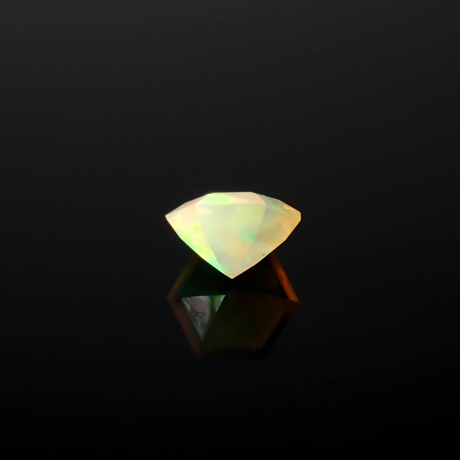 ◇ヘキサゴンカット◇エチオピアオパール エチオピア産 0.13ct[240226215]3.7x3.7mm前後