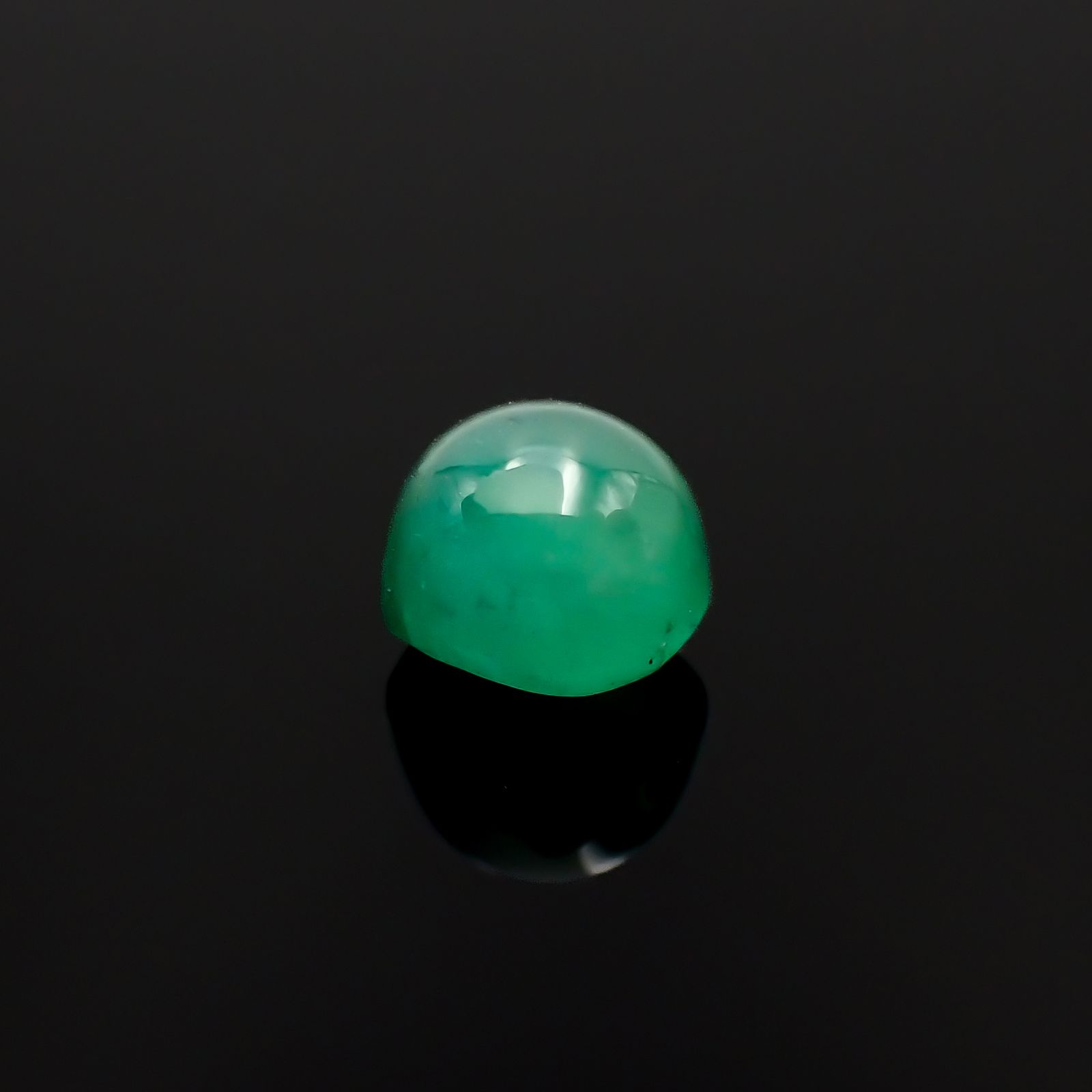 エメラルドキャッツアイ(宝石名エメラルド・キャッツアイ)コロンビア産 1.162ct ソ付(彩珠)[231023867]5.8x5.5mm前後