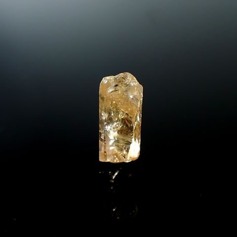 インペリアルトパーズ 原石 ザンビア産 15.46ct / 19.2x9.5mm前後 [250730936]