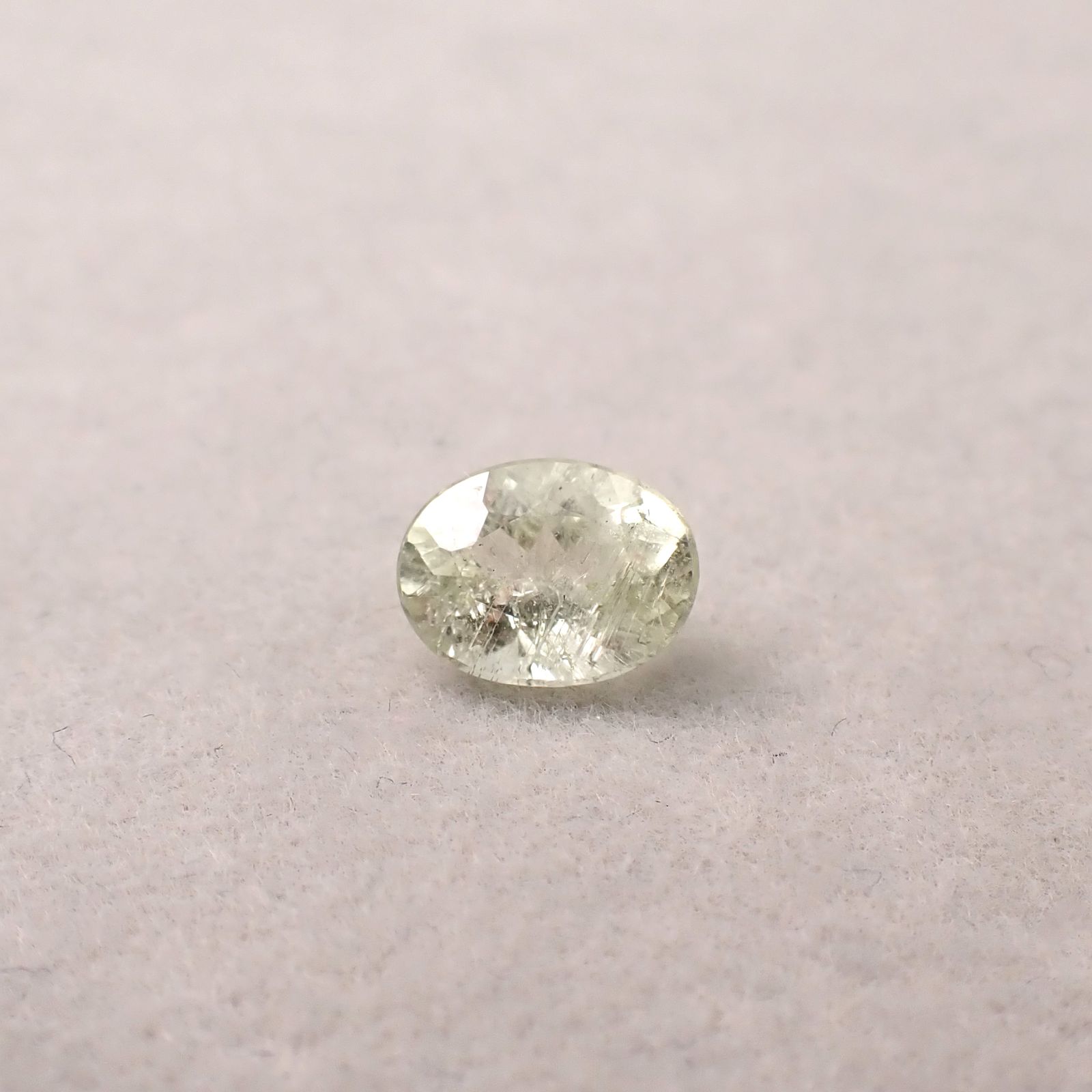 ブラジリアナイト(宝石名ブラジリアナイト)ブラジル産 識別済 0.99ct / 7.3x5.6mm前後 [260131489]