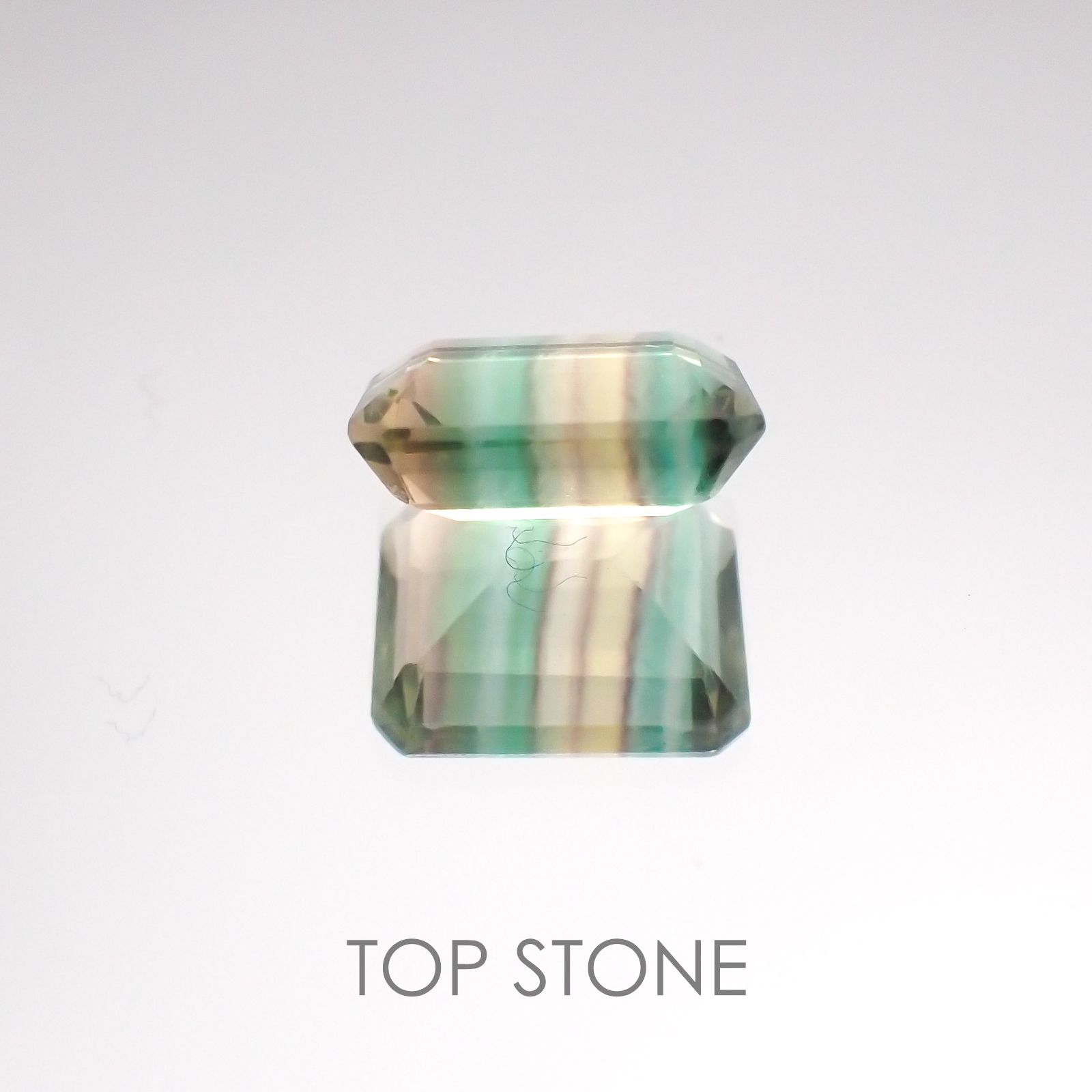 バイカラーフローライト ブラジル産 ルース 3.48ct[21028515]10×7.8mm前後