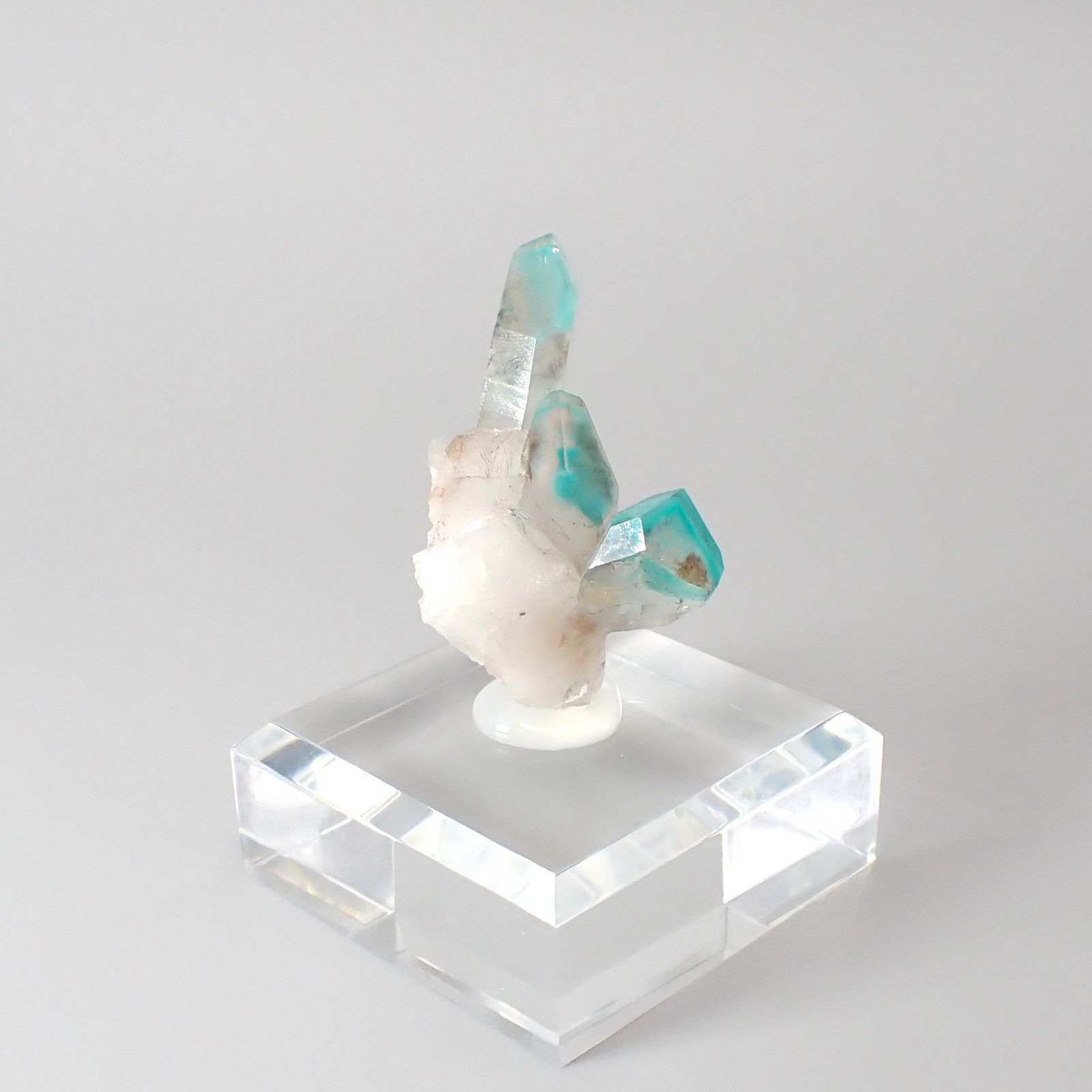 アホイトインクォーツ原石 南アフリカ・メッシーナ鉱山産 アクリル台座付き 97.35ct(19.47g) / 31x28x47.5mm前後 [260532291]
