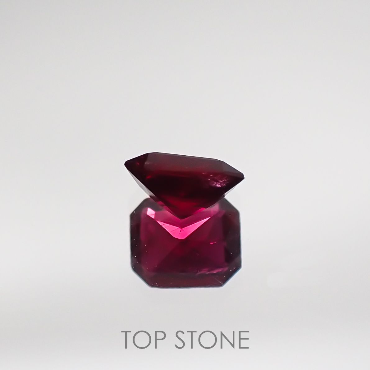 ルビー 非加熱(宝石名ルビー) マダガスカル産 0.33ct 識別済[210711734]4.3×3.5mm前後