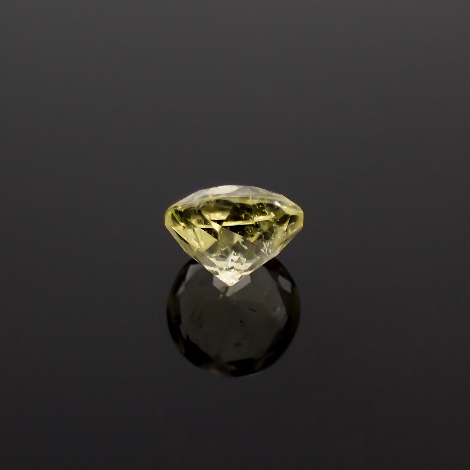 ブラジリアナイト(宝石名ブラジリアナイト)ブラジル産 0.87ct 識別済[230220692]6.1x6mm前後