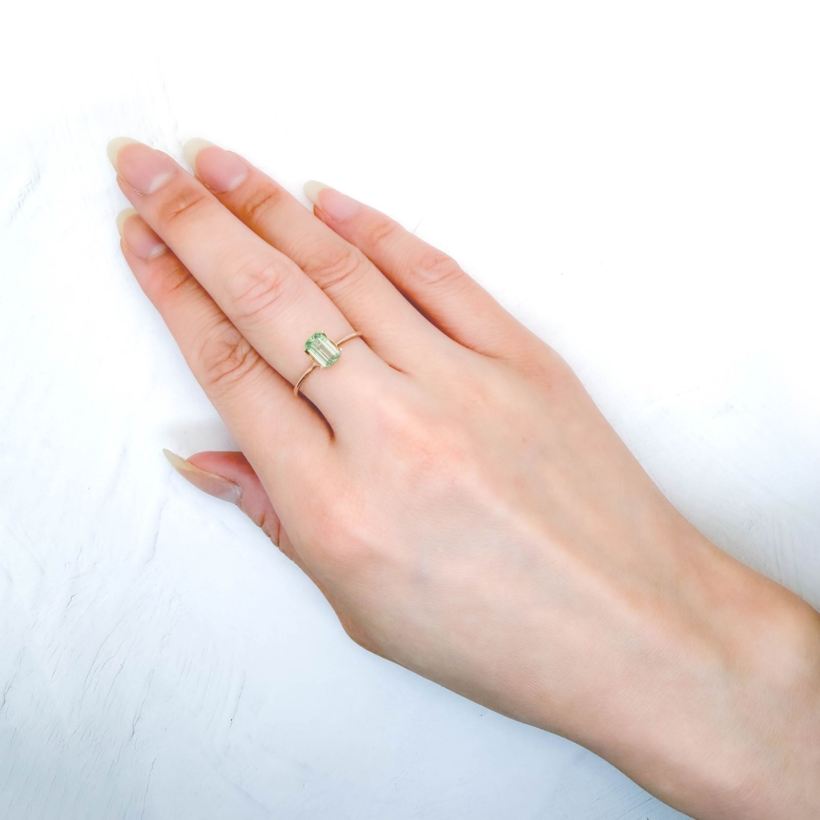 バイカラーツァボライト(宝石名グリーン グロッシュラー・ガーネット) タンザニア産 識別済 0.80ct / 6.7x4.2mm前後 [260711570]