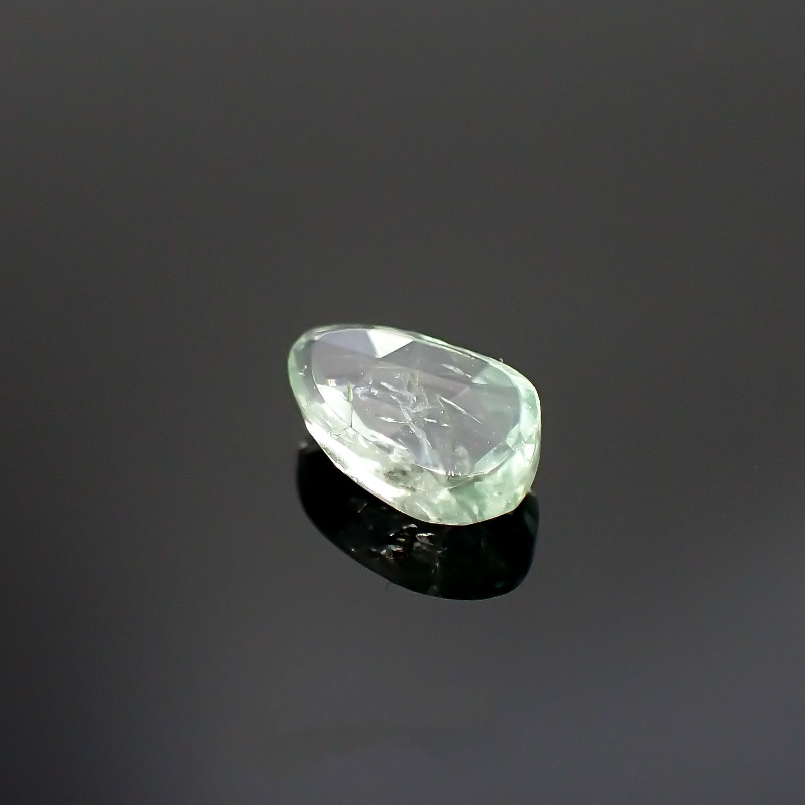◇ローズカット◇バナジウムコーネルピン(宝石名コーネルピン)タンザニア・タンガ州産 0.81ct 識別済[220115552]7.9x4.9mm前後