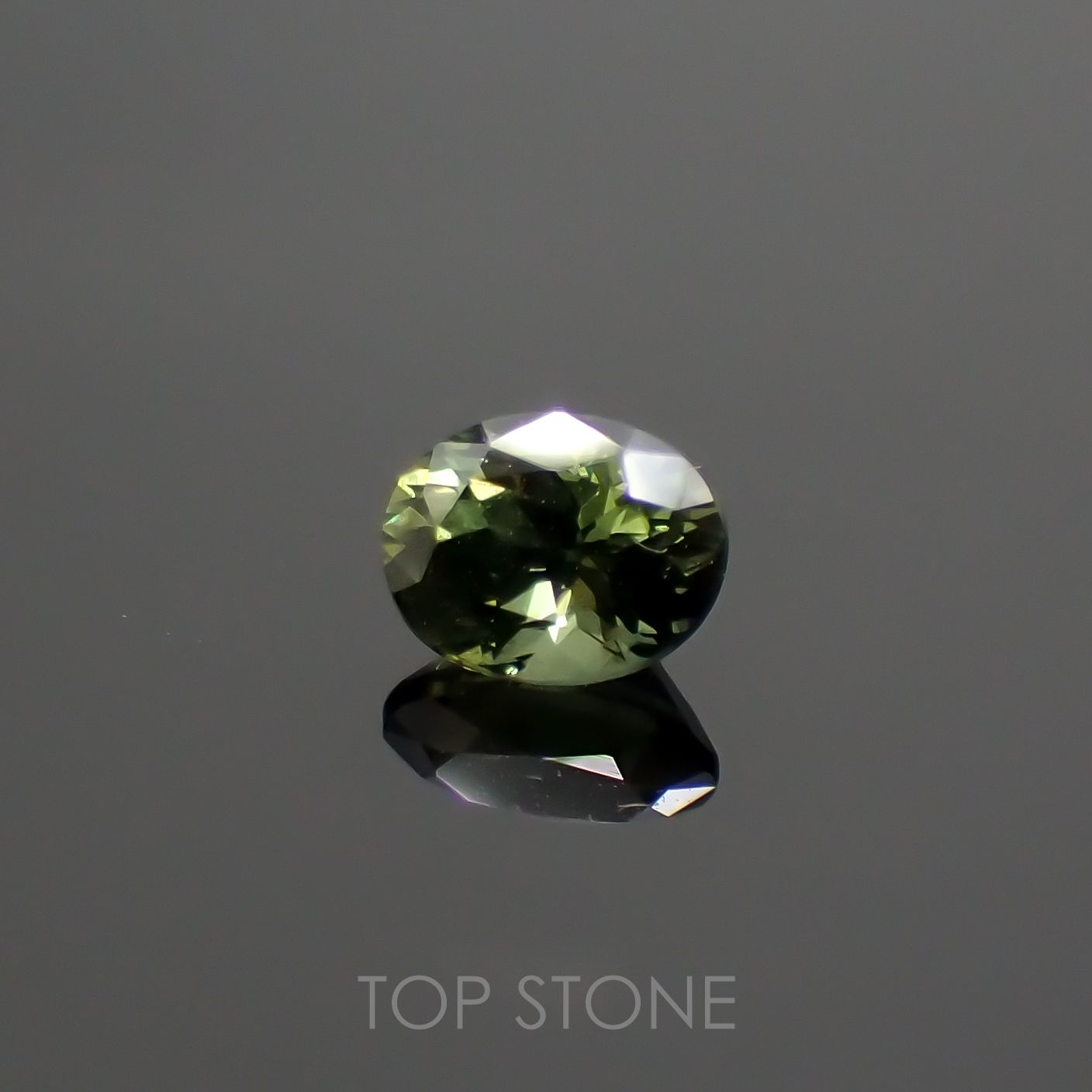 ゴールドシーンサファイア非加熱(宝石名シーン・サファイア) ケニア産 0.54ct 識別済[210712071]5×4mm前後