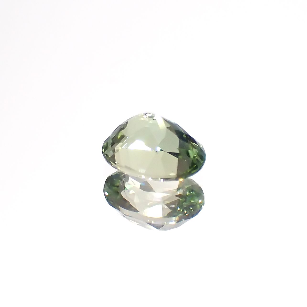 バナジウムコーネルピン(宝石名コーネルピン)タンザニア・タンガ州産 0.43ct 識別済[230320933]5.3x4mm前後